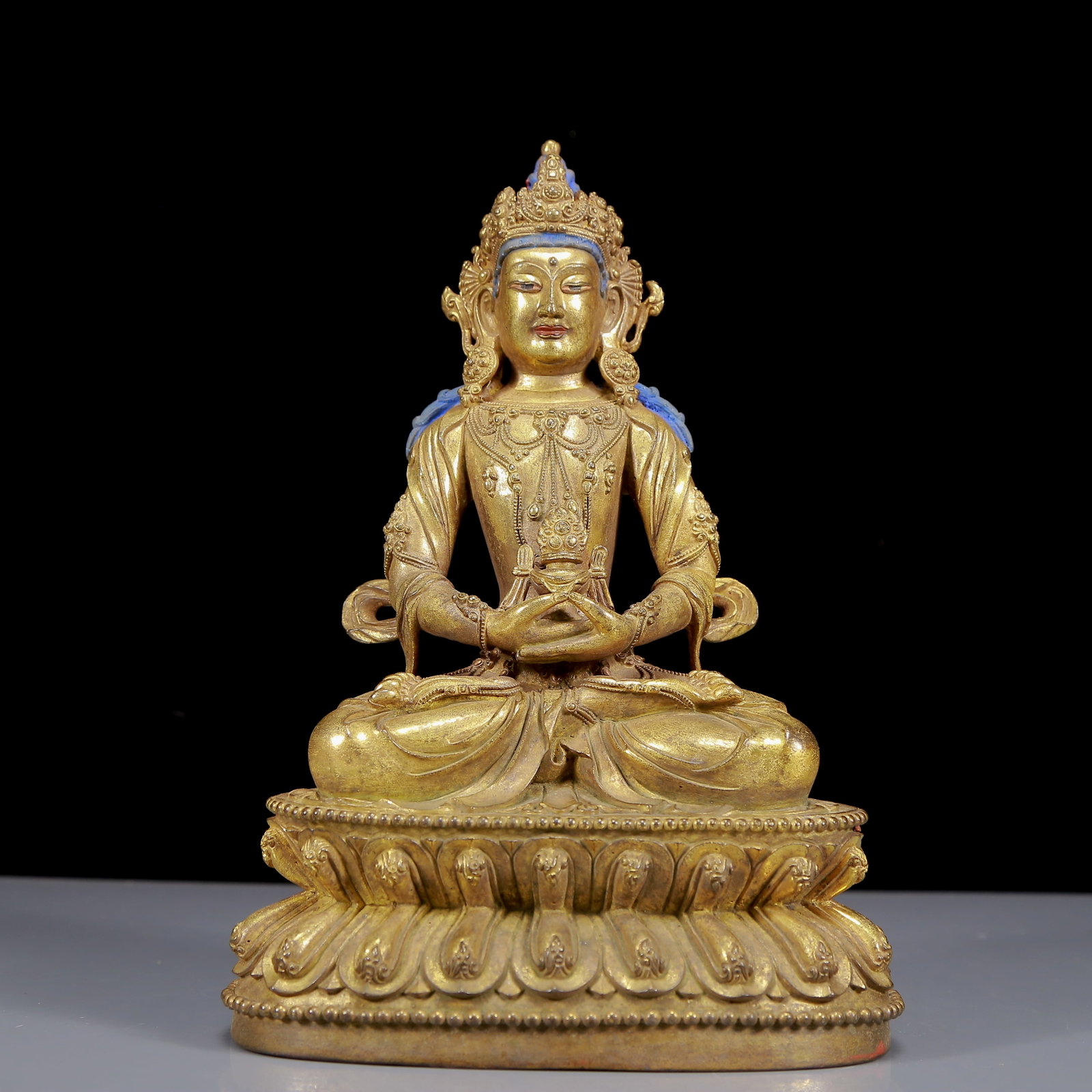 A Solemn Gilt Bronze Statue of Amitayus: A Solemn Gilt Bronze Statue of Amitayus,Ming Dynasty, China,Size:6.3inx4.5inx9.4in,Weight:2420g 铜鎏金无量寿佛像，明代