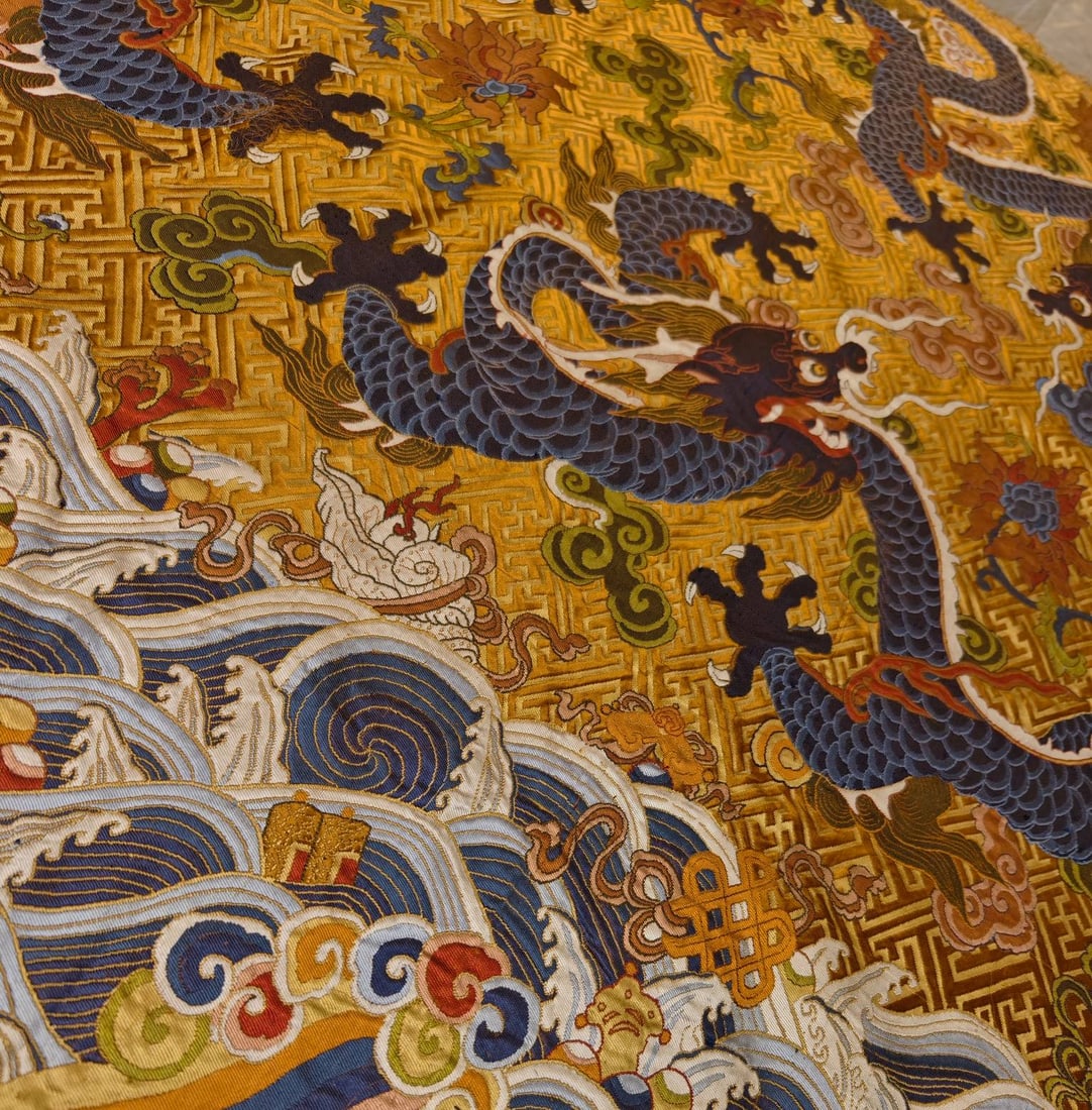 An exquisite seawater dragon pattern cloud brocade - 5