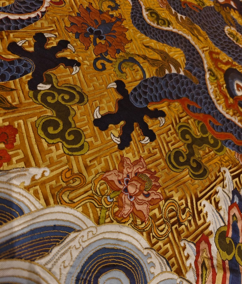 An exquisite seawater dragon pattern cloud brocade - 6