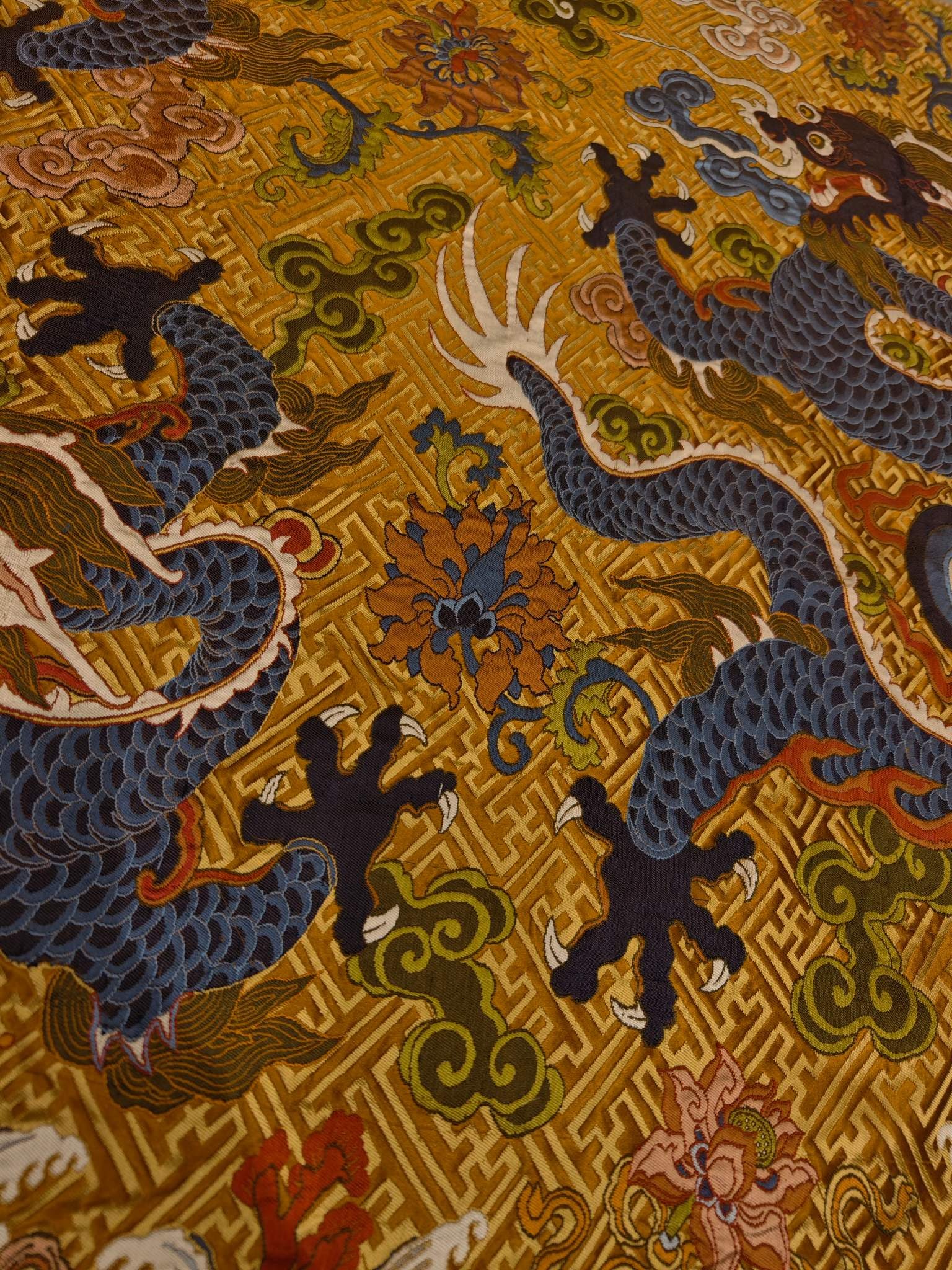 An exquisite seawater dragon pattern cloud brocade - 8