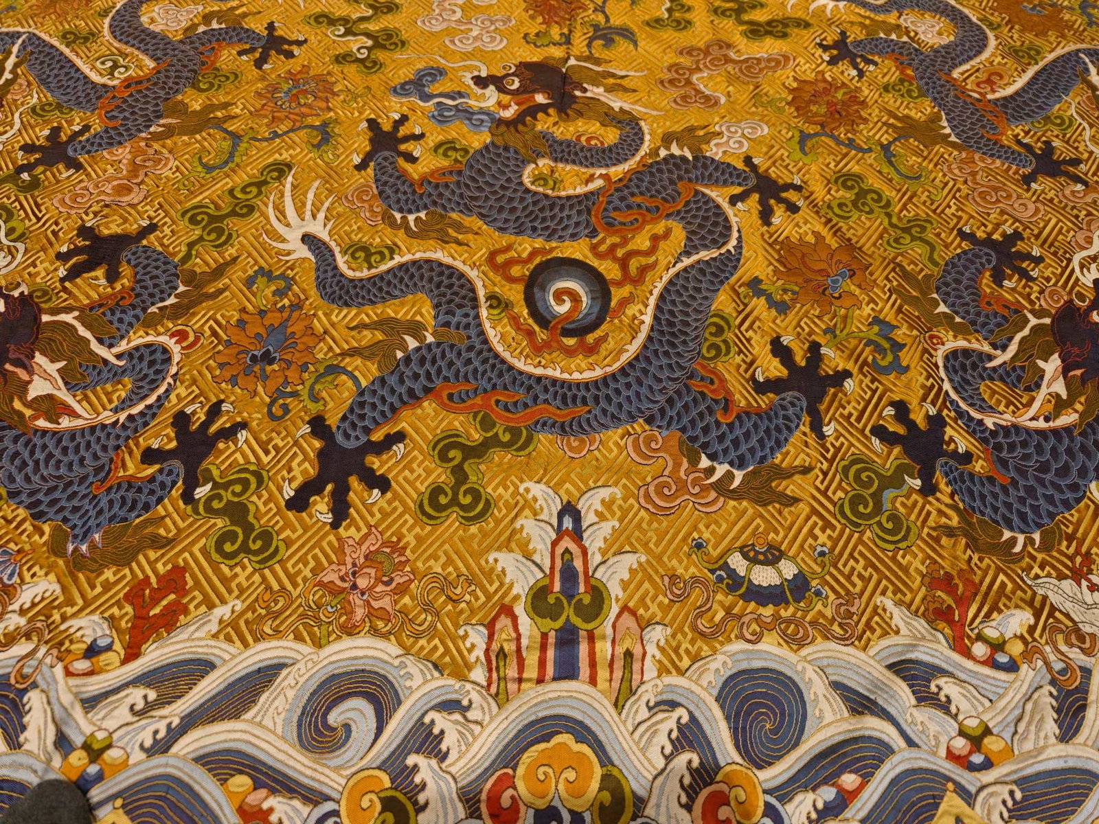 An exquisite seawater dragon pattern cloud brocade - 9