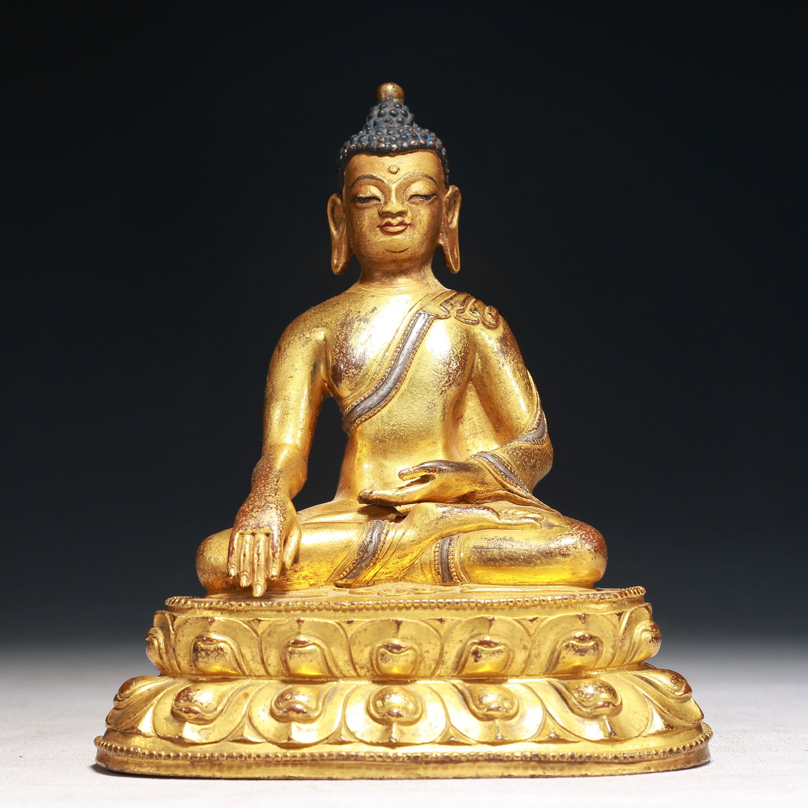 A Solemn Gilt Bronze Statue of Sakyamuni: A Solemn Gilt Bronze Statue of Sakyamuni,Qing Dynasty,China,Size:6.5inx5.5inx3.1in,Weight:1050g 铜鎏金释迦摩尼像,中国清代