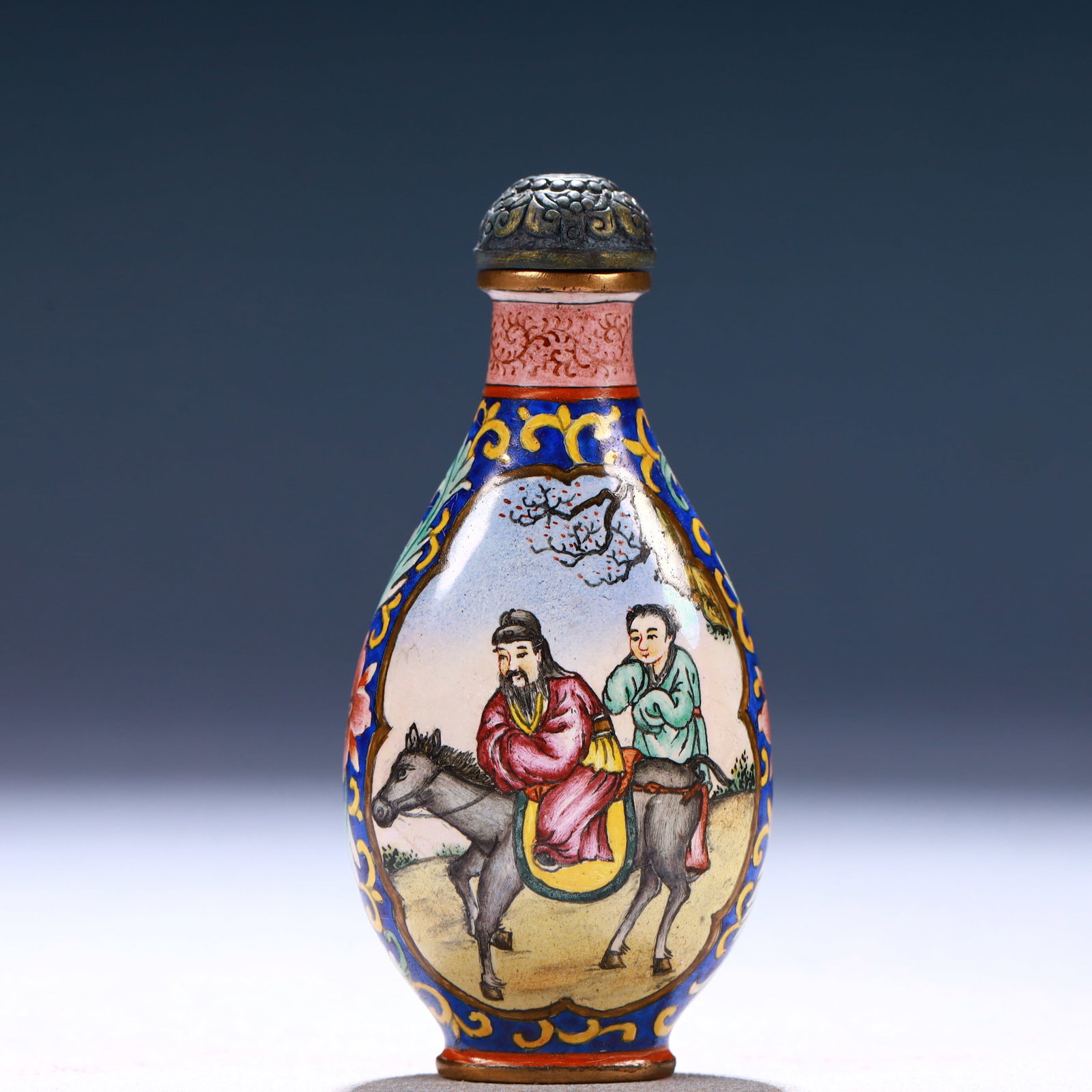 An Exquisite Painted Enamel Figure Pattern Snuff Bottle - 5