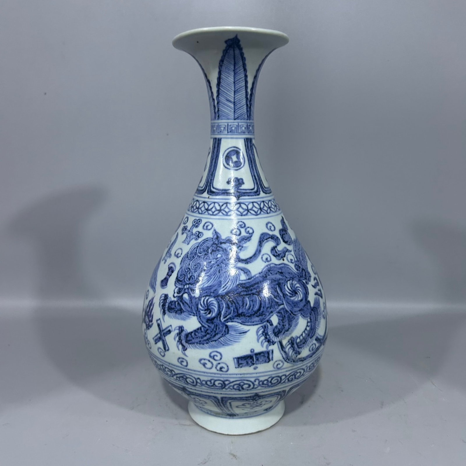 An Exquisite Blue and White Lion Pattern Vase: An Exquisite Blue and White Lion Pattern Vase,Qing Dynasty,China,Size:4.5inx11.4in 青花狮子纹瓶,中国清代