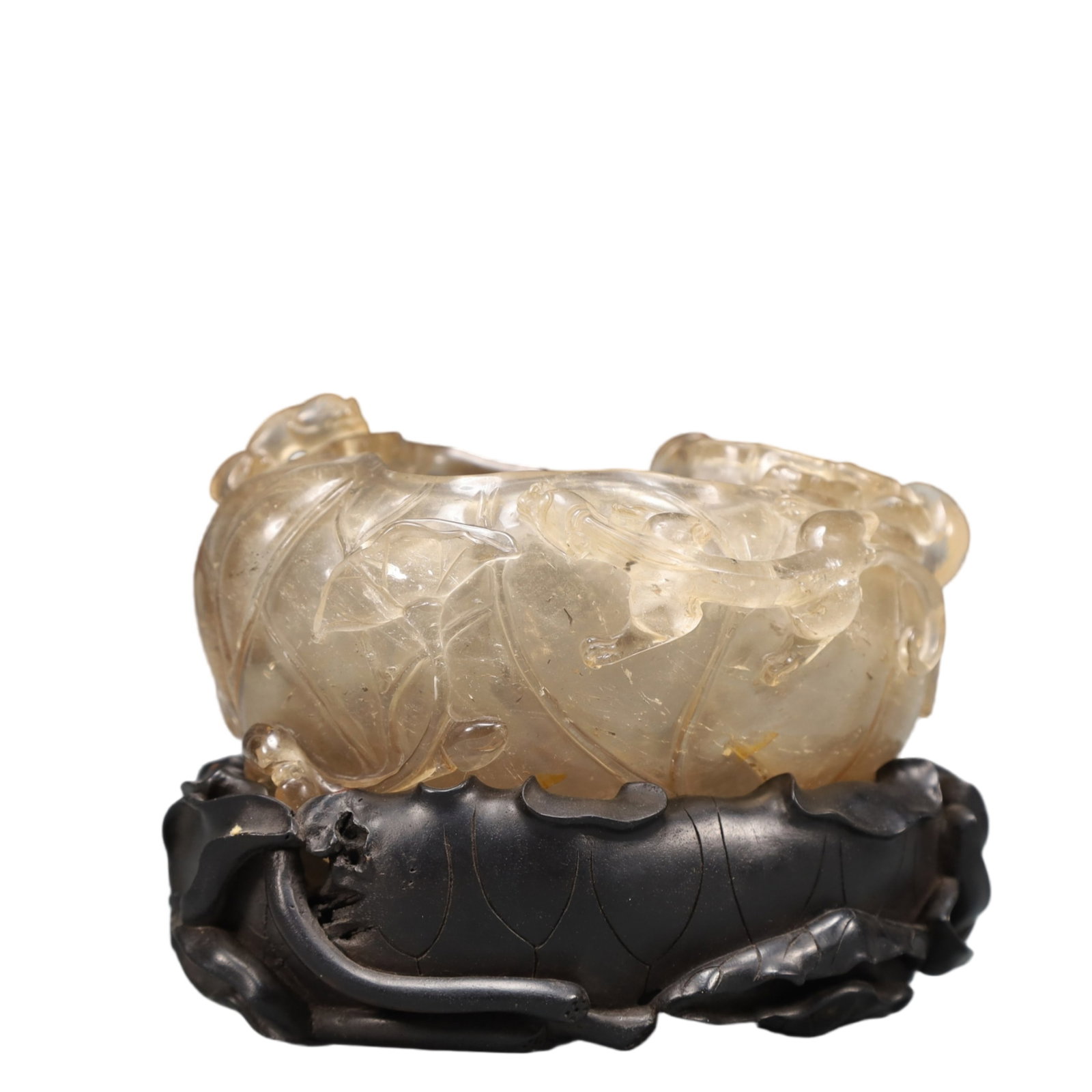 A Precious Crystal Bats Pattern Brush Washer: A Precious Crystal Bats Pattern Brush Washer,Qing Dynasty, China,Size:4.9inx4.7inx3.5in Weight:750g 水晶蝙蝠纹笔洗,中国清代