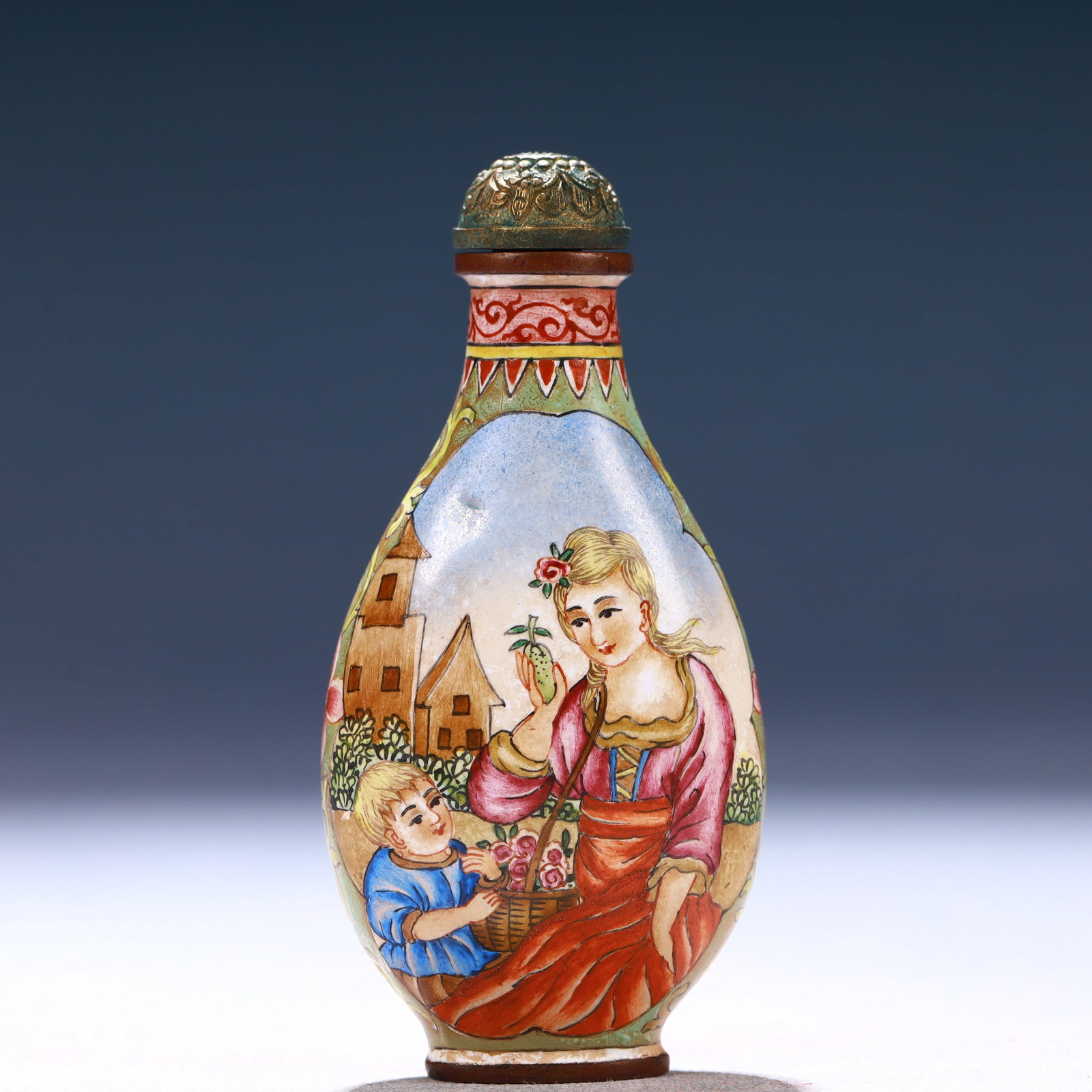 An Exquisite Painted Enamel Figure Pattern Snuff Bottle: An Exquisite Painted Enamel Figure Pattern Snuff Bottle,Qing Dynasty, China,Qianlong Four-character Mark,Size:1.4inx0.6inx3in,Weight:54g 画珐琅人物纹鼻烟