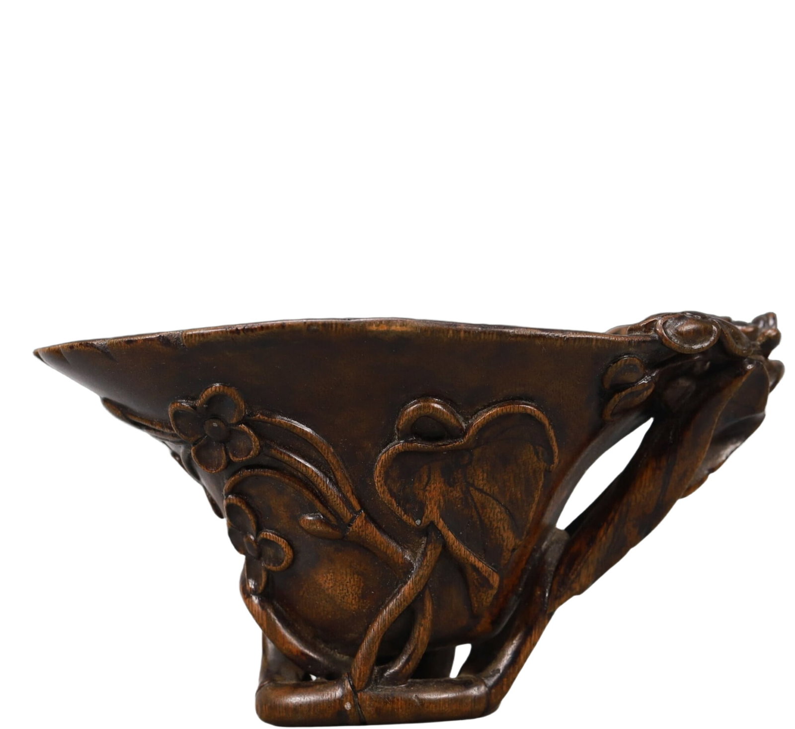 A Brilliant Eaglewood 'Flower' Cup: A Brilliant Eaglewood 'Flower' Cup. Chinese Qing Dynasty. Size:5.9inx3.7inx3.1in 清代 沉香木花卉纹杯