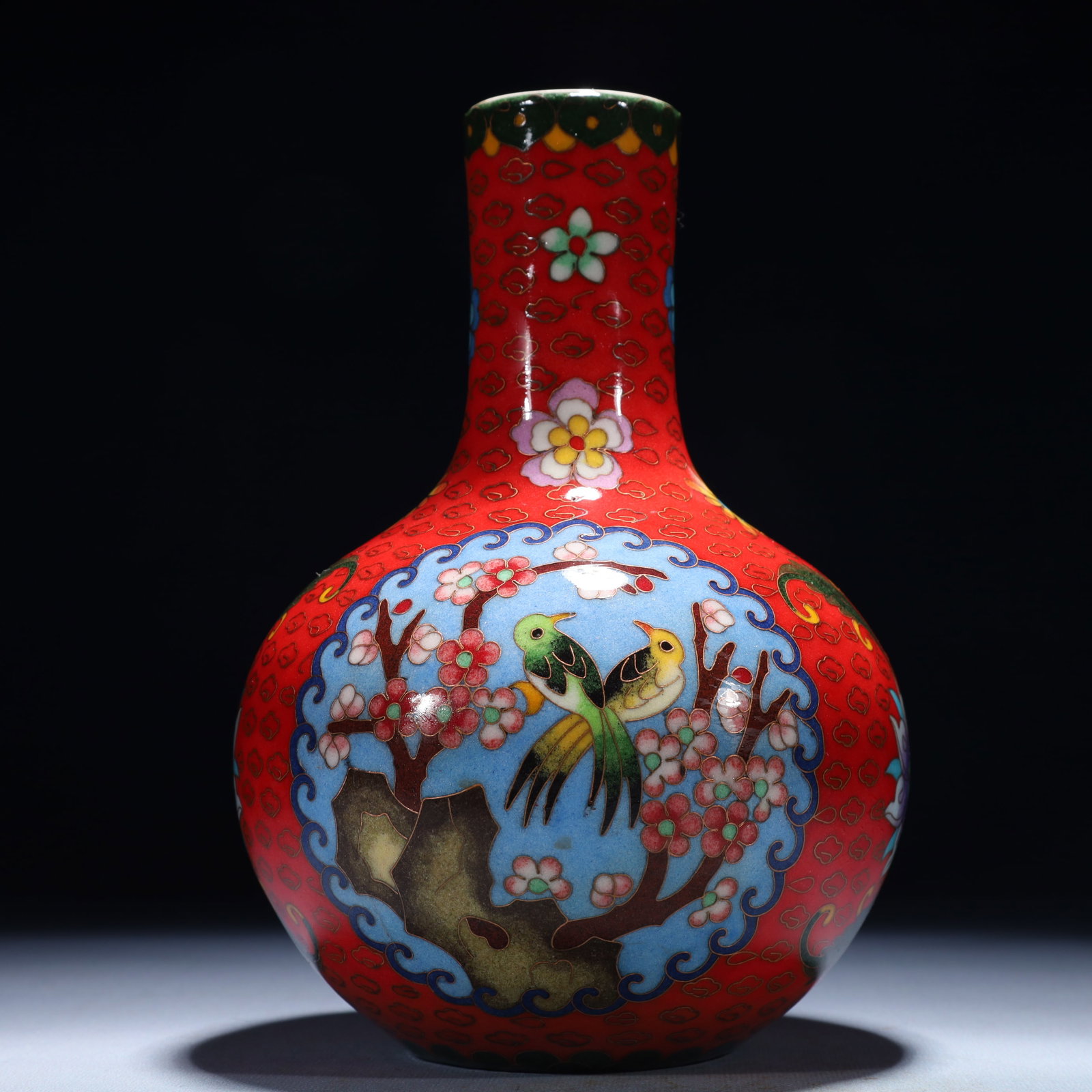 An Exquisite Cloisonne Flower and Bird Pattern Vase: An Exquisite Cloisonne Flower and Bird Pattern Vase,Ming Dynasty,China,Chenghua Six-character Mark,Size:5.5inx8.7in,Weight:600g 掐丝珐琅花鸟纹瓶,中