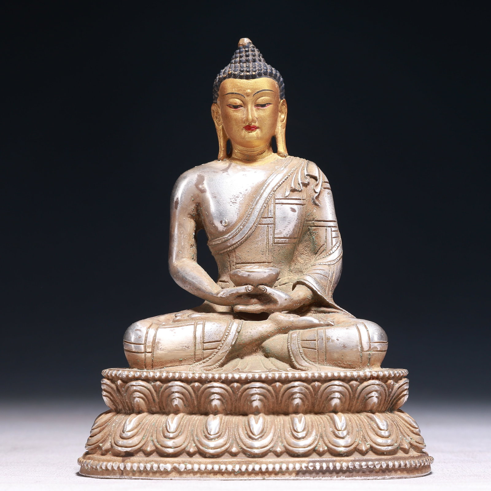 A Solemn Silver-Gilt Bronze Statue of Sakyamuni: A Solemn Silver-Gilt Bronze Statue of Sakyamuni,Qing Dynasty,China,Size:5.9inx4.3inx2.8in,Weight:600g 铜鎏金鎏银释迦摩尼像,中国&