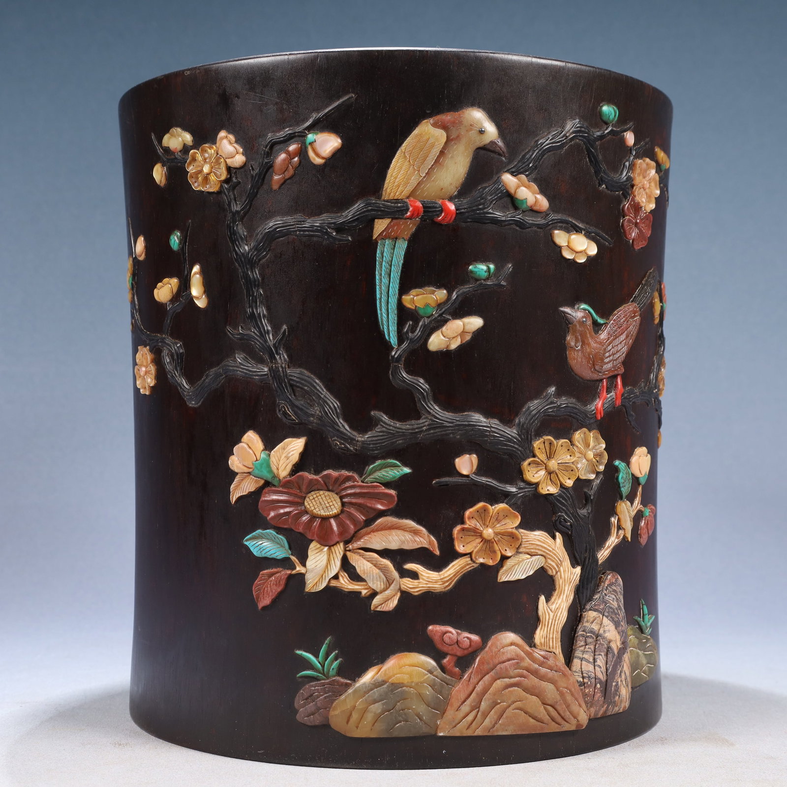 An Exquisite Zitanwood Flower and Bird Pattern Brush Pot,Inlaid Gems,With Poem: An Exquisite Zitanwood Flower and Bird Pattern Brush Pot,Inlaid Gems,With Poem,Qing Dynasty, China,Size:10.2inx11in,Weight:5100g 紫檀木花鸟纹笔筒,॔
