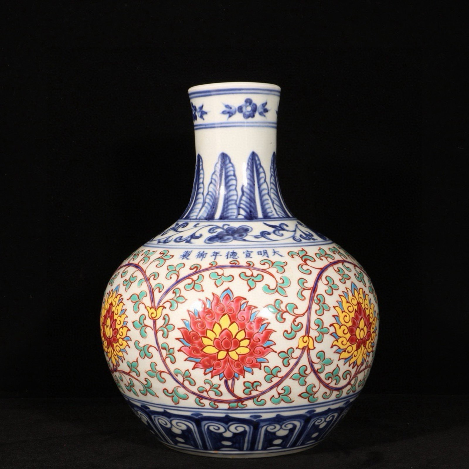 A Rare Wucai Lotus Pattern Vase - 2