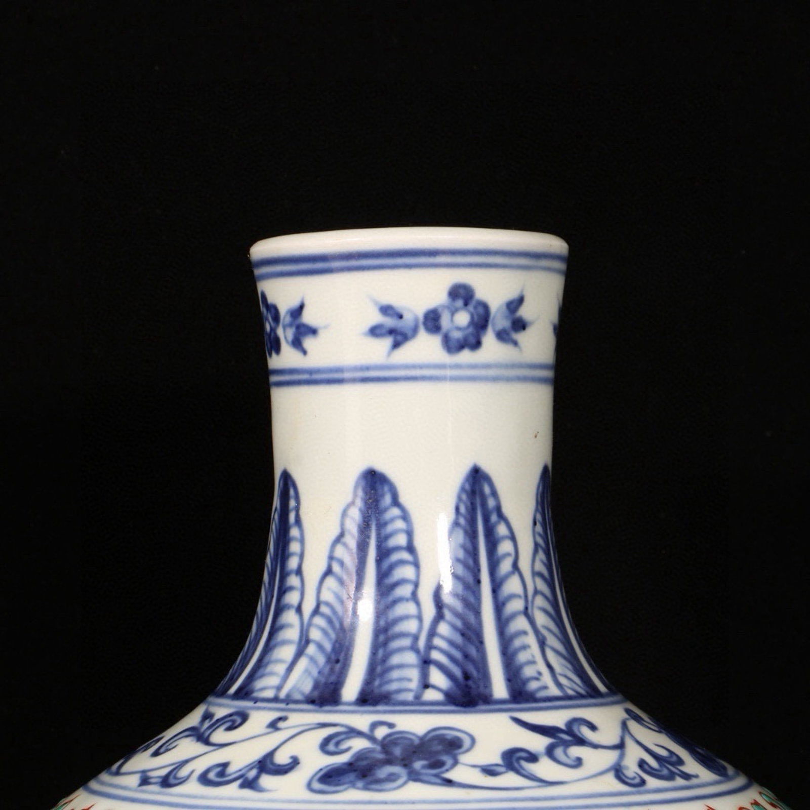 A Rare Wucai Lotus Pattern Vase - 3