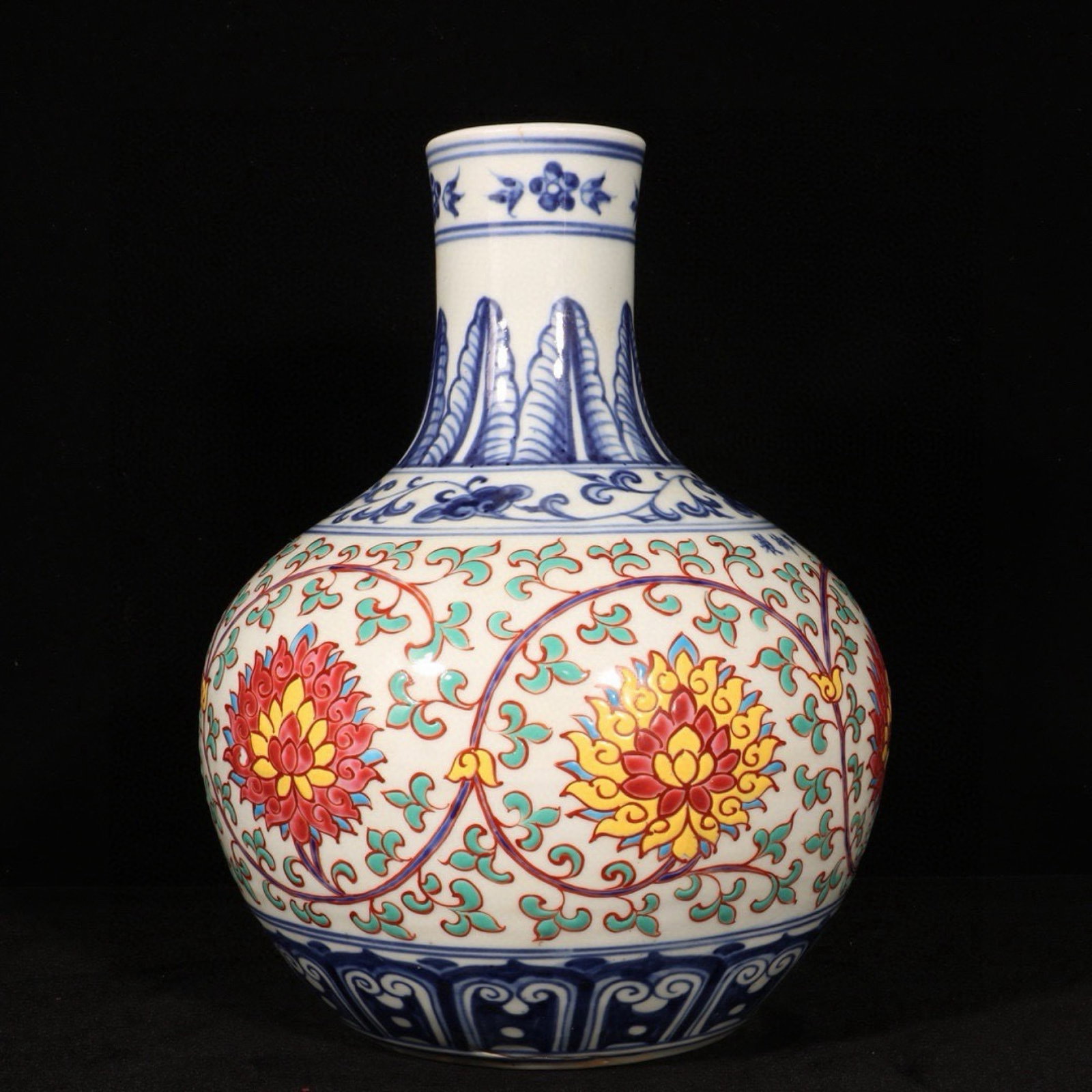 A Rare Wucai Lotus Pattern Vase - 7