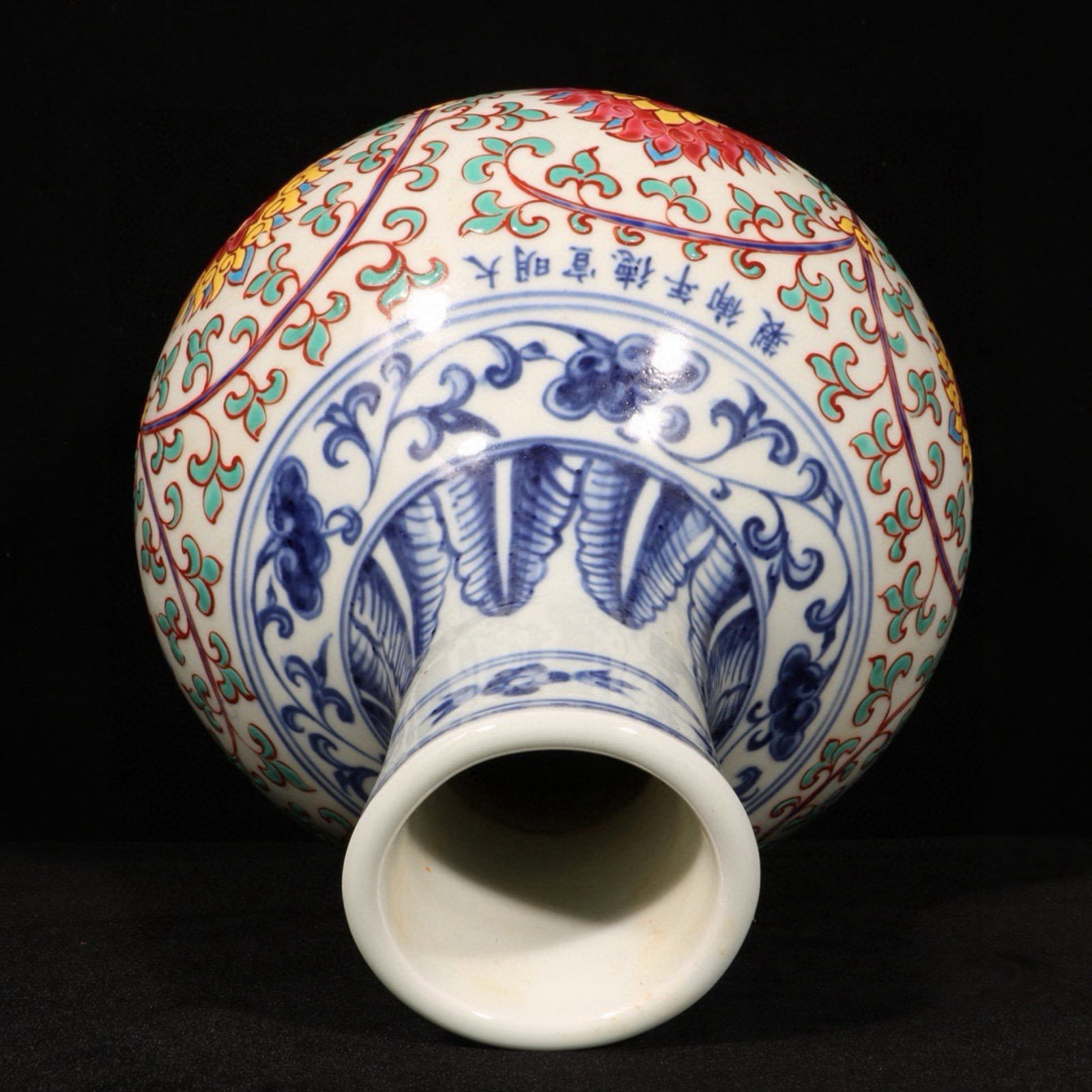 A Rare Wucai Lotus Pattern Vase - 8