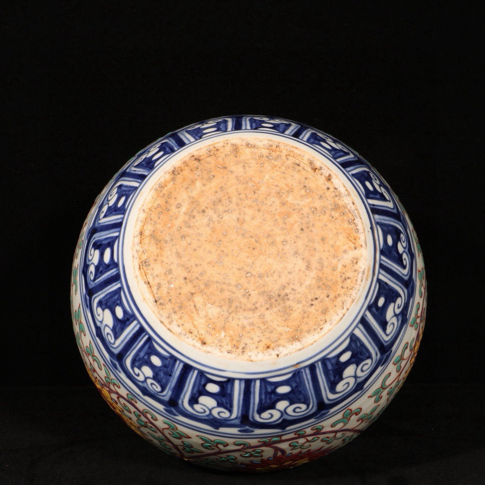 A Rare Wucai Lotus Pattern Vase - 9