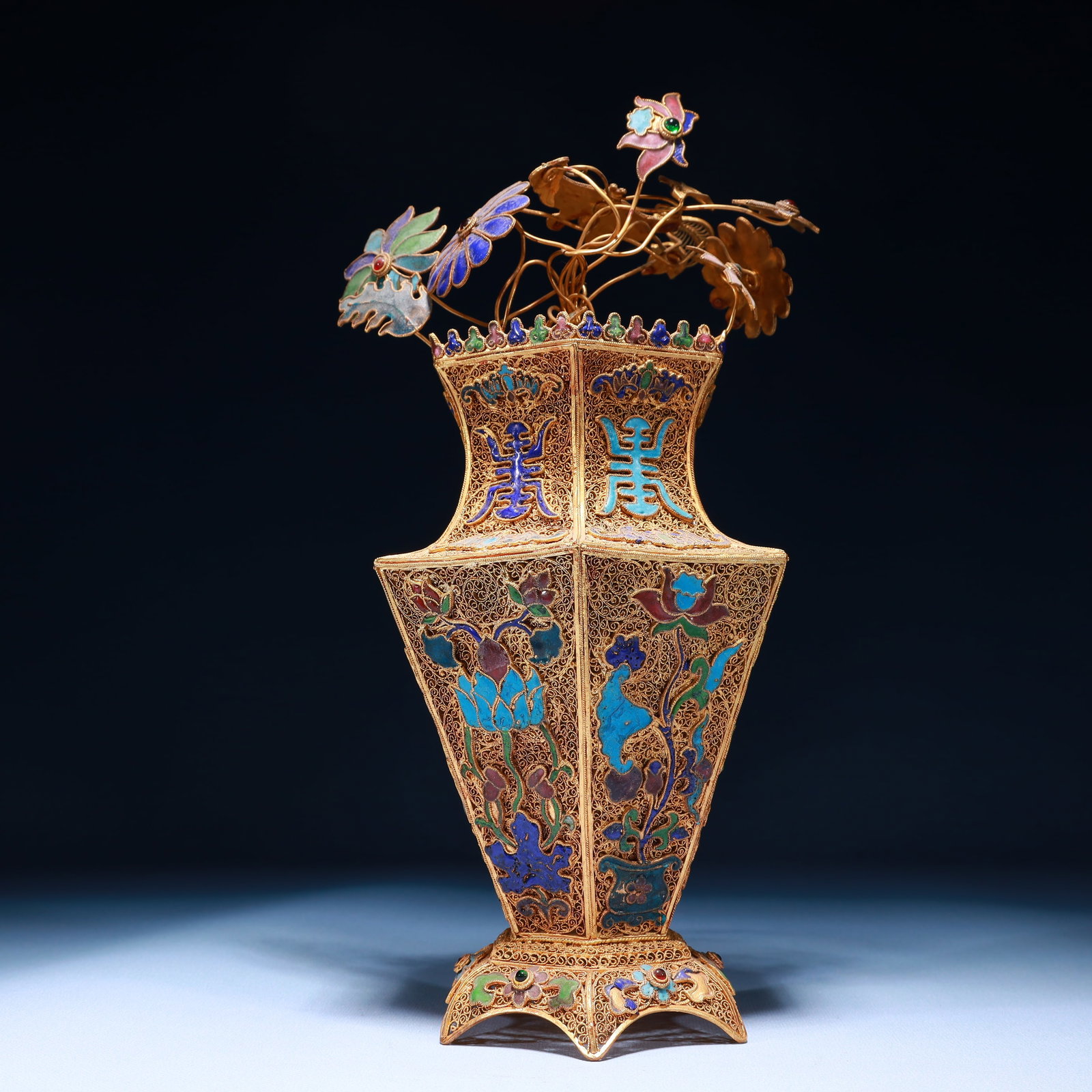 An Exquisite Filigree and Gilding Flower Pattern Flower Vase,Inlaid Gems: An Exquisite Filigree and Gilding Flower Pattern Flower Vase,Inlaid Gems,Qing Dynasty,China,Qianlong Four-character Mark,Size:5.1inx12.2in,Weight:800g 掐丝鎏金花卉&
