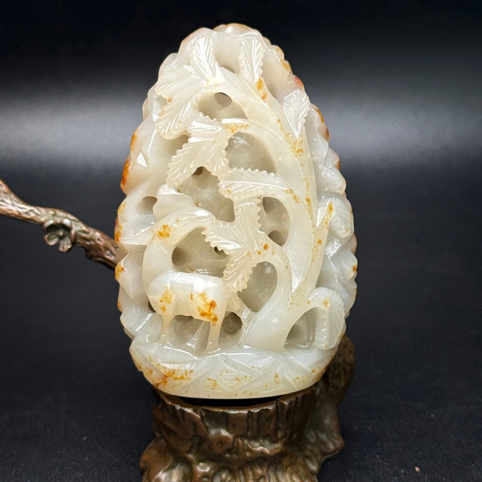 An Exquisite White Jade Hollow Deer Pattern Ornament: An Exquisite White Jade Hollow Deer Pattern Ornament,Qing Dynasty,China,Size:74mmx50mmx30mm,Weight:121g