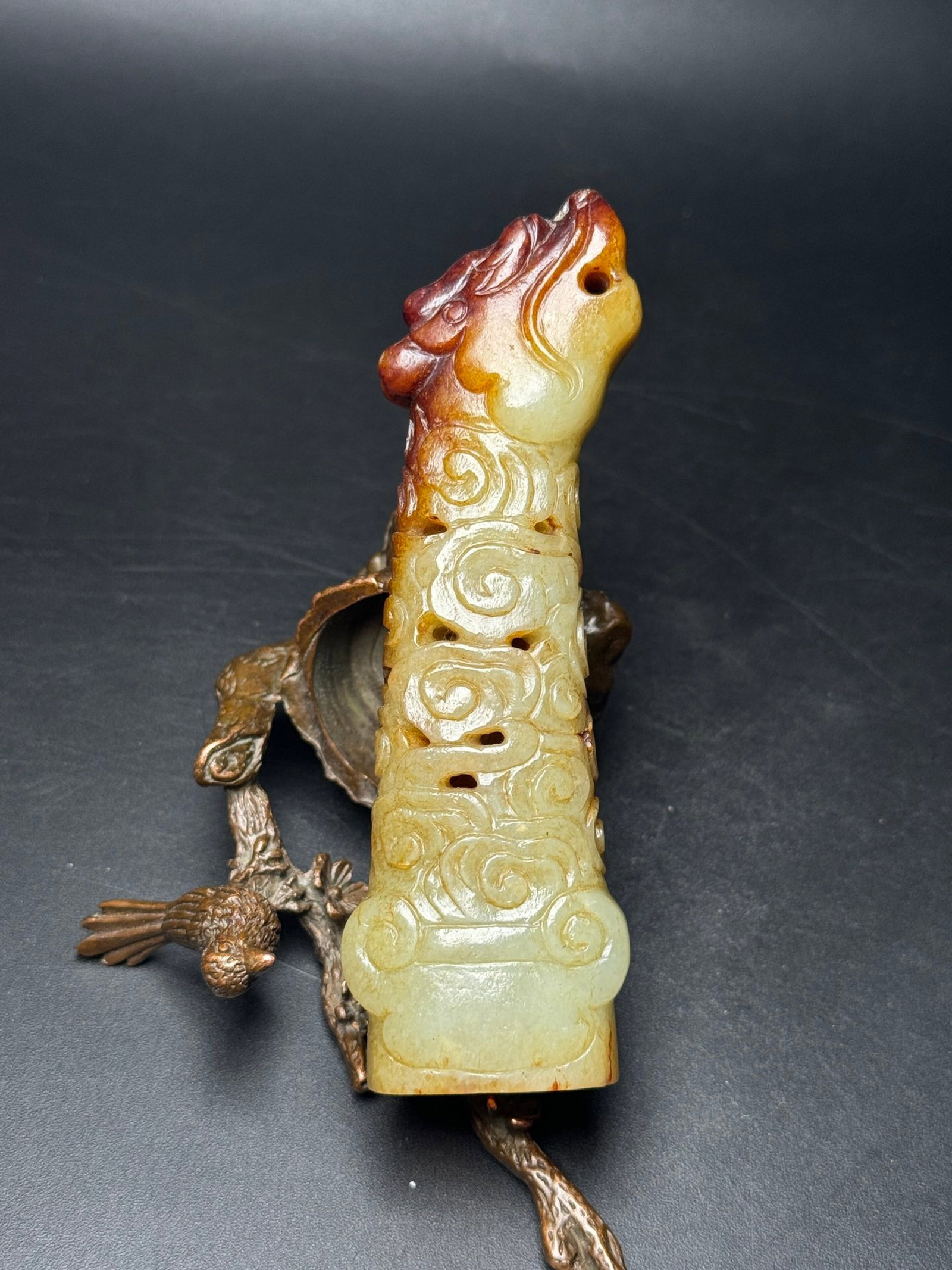 An Exquisite White Jade Dragon-head Hollow Auspicious Cloud Pattern Sword hilt: An Exquisite White Jade Dragon-head Hollow Auspicious Cloud Pattern Sword hilt,Qing Dynasty,China,Size:108mmx34mmx21mm,Weight:107g 白玉龙首镂空祥云ń