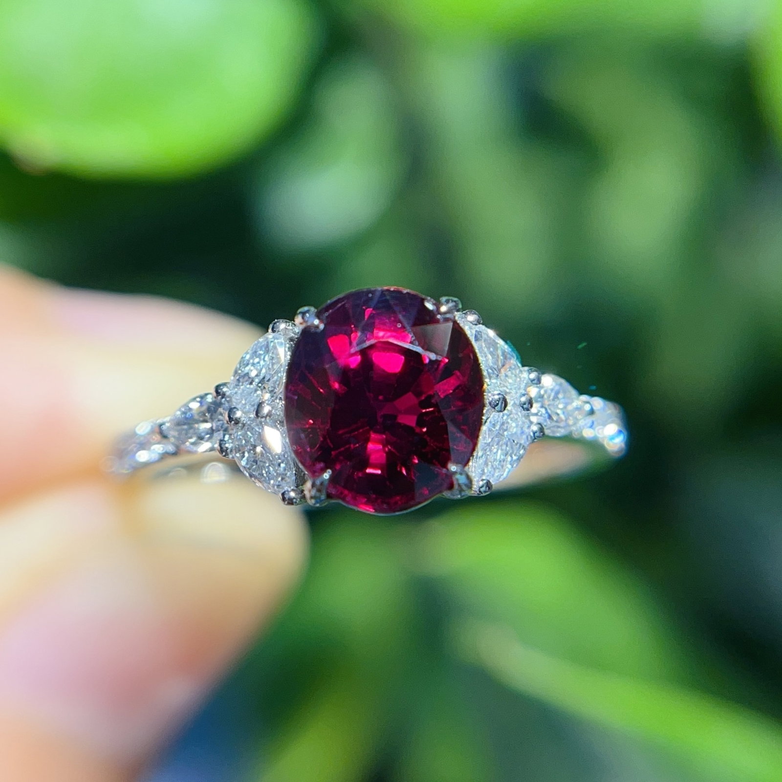 A Exquisite 18k Gold Inlaid 2.20ct Natural Ruby and 0.512ct Diamond Ring: A Exquisite 18k Gold Inlaid 2.20ct Natural Ruby and 0.512ct Diamond Ring,Total Weight:2.62g 18k金镶 2.20ct 天然红宝石和 0.512ct