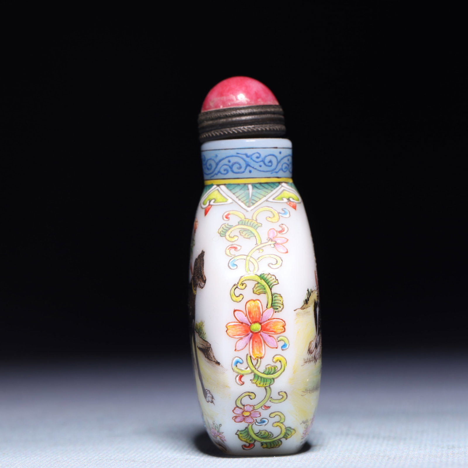 An Exquisite Glass Dog Pattern Snuff Bottle - 3