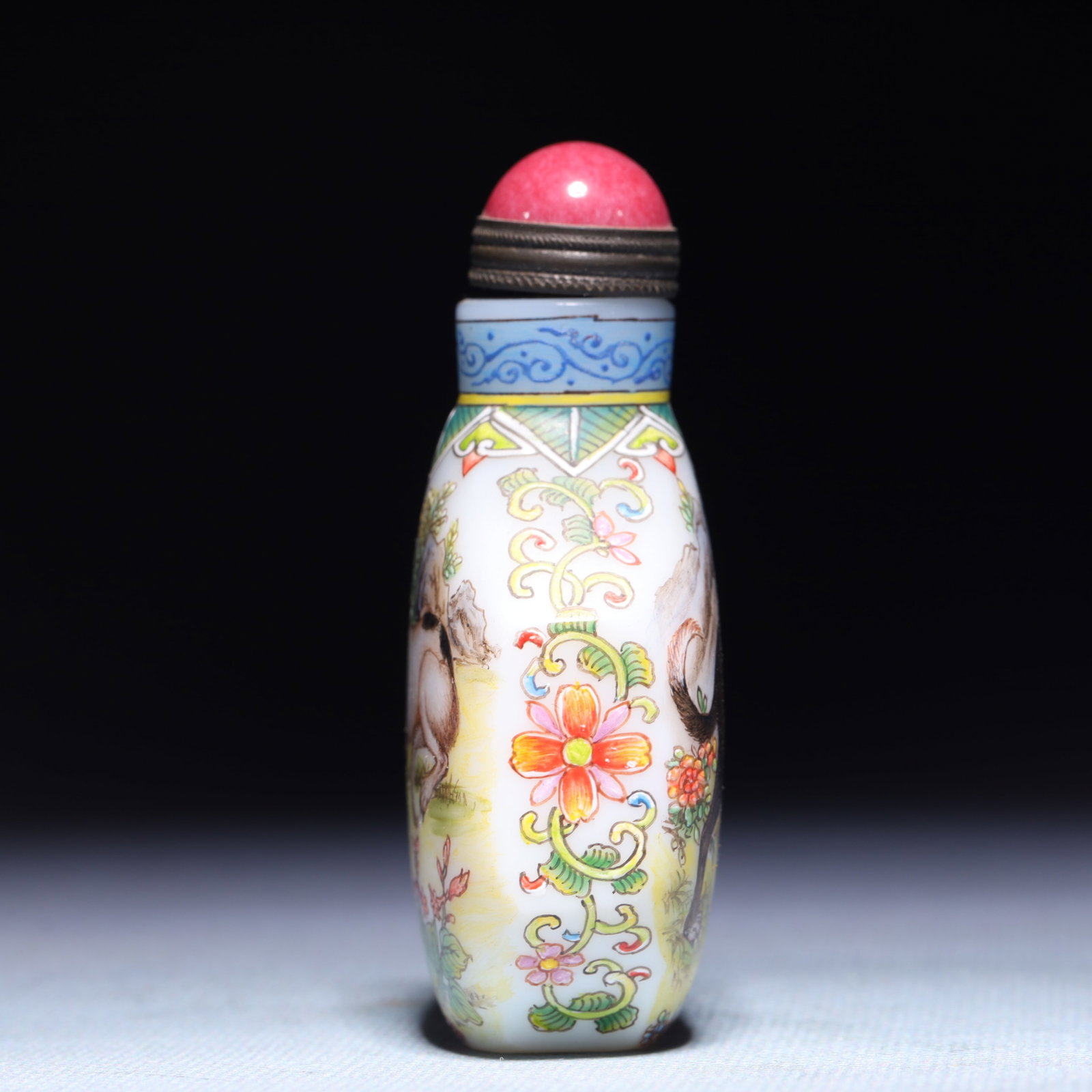 An Exquisite Glass Dog Pattern Snuff Bottle - 6