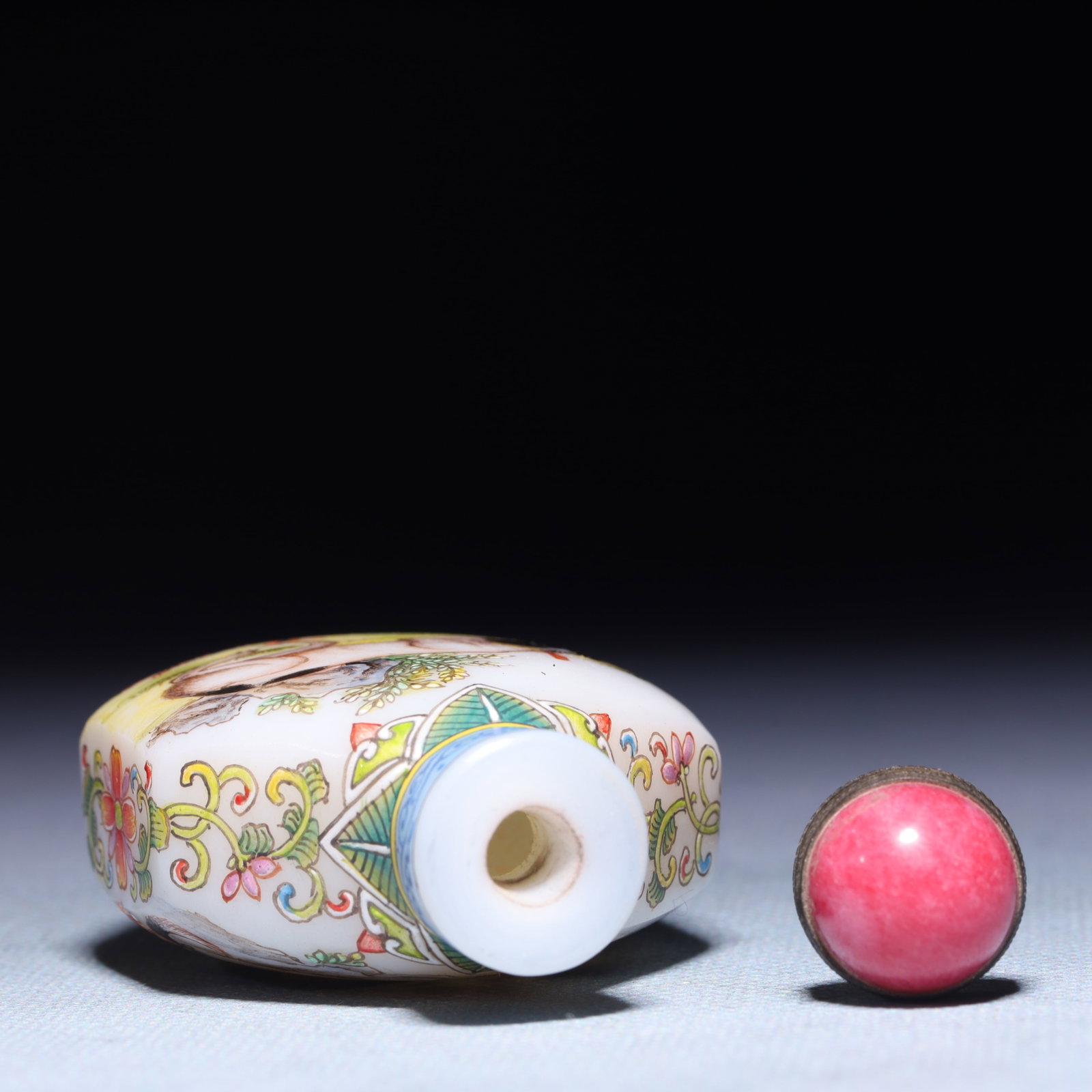 An Exquisite Glass Dog Pattern Snuff Bottle - 7