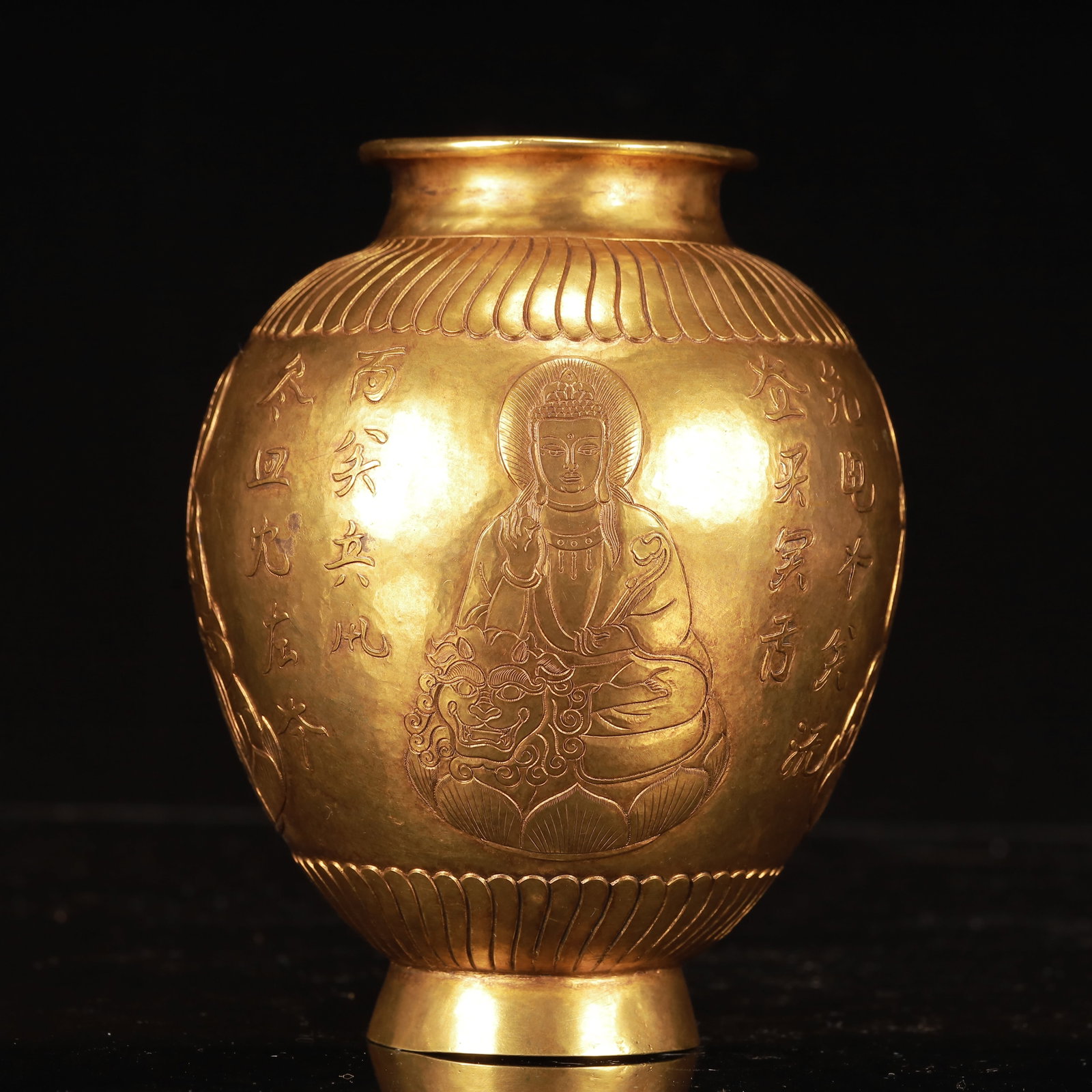 An Exquisite Gilt Bronze Statue of Avalokitesvara Vase, With poem: An Exquisite Gilt Bronze Statue of Avalokitesvara Vase, With poem,Qing Dynasty, China,Size:5.1inx6.3in,Weight:750g 铜鎏金观音像瓶,带诗文,