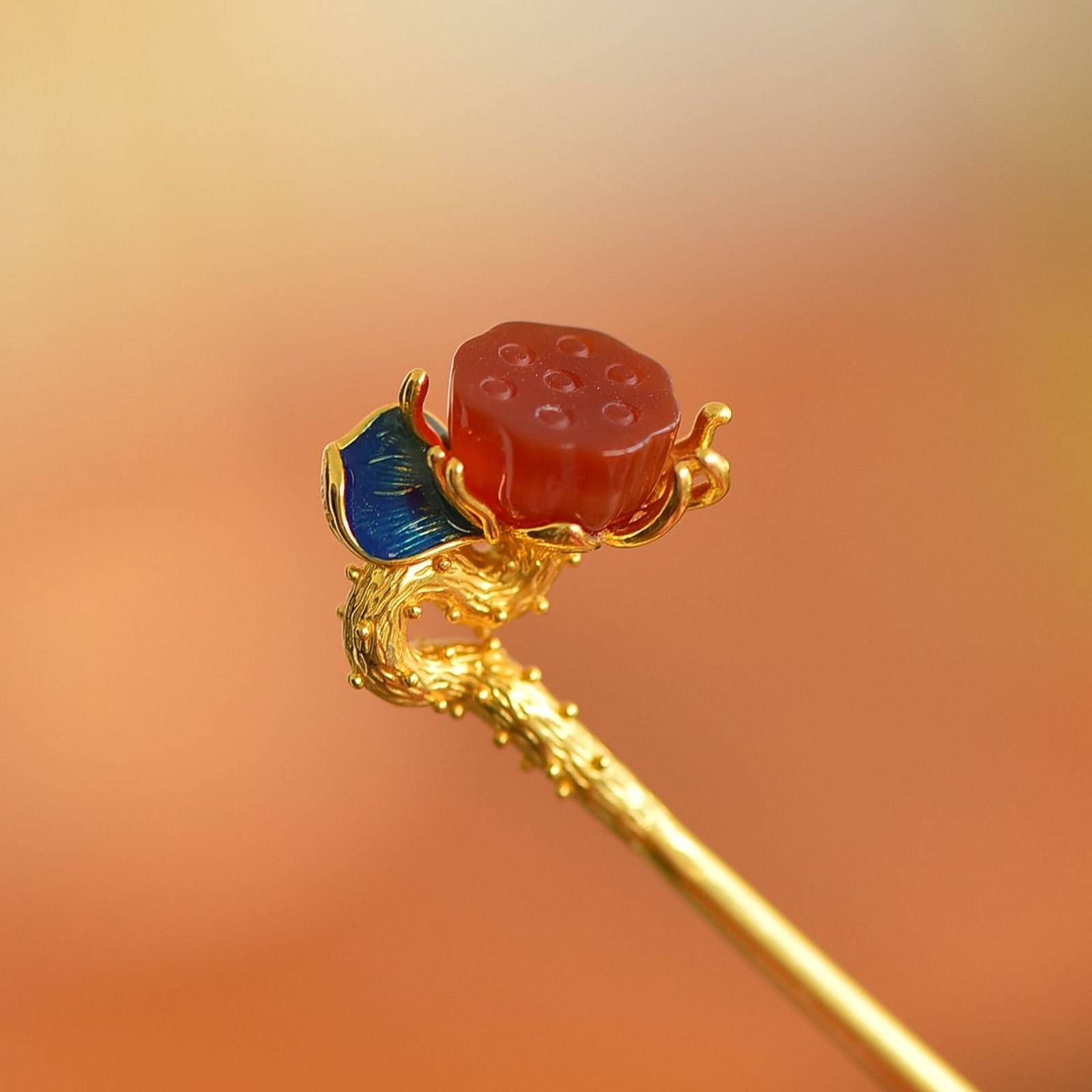 An Exquisite Sterling Silver-Gold Plated Inlaid Red Agate Hairpin: An Exquisite Sterling Silver-Gold Plated Inlaid Red Agate Hairpin,Size:14mmx15mm 纯银镀金镶红玛瑙发簪