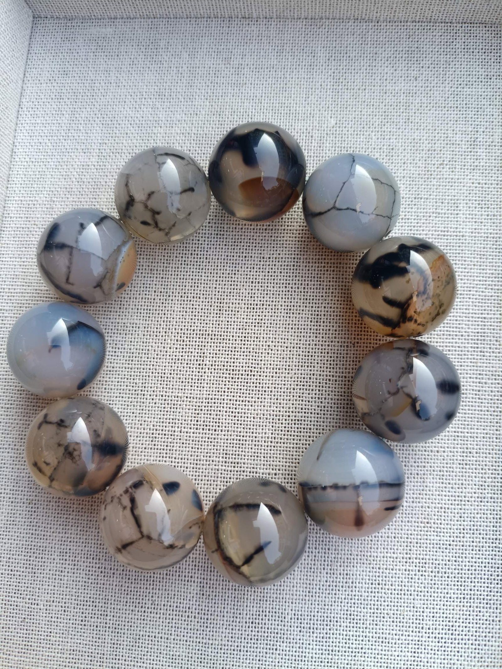 An Exquisite Agate Bracelets: An Exquisite Agate Bracelets,Size:20mmx20mm