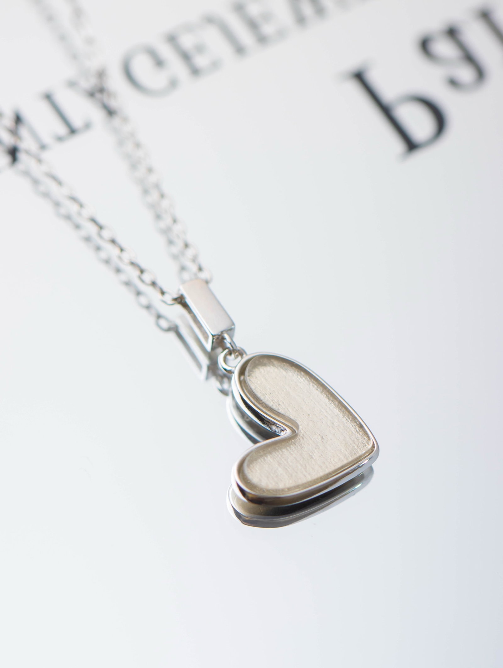An ExquisiteAn Exquisite Sterling Silver Plated Pendant: An ExquisiteAn Exquisite Sterling Silver Pendant 纯银吊坠