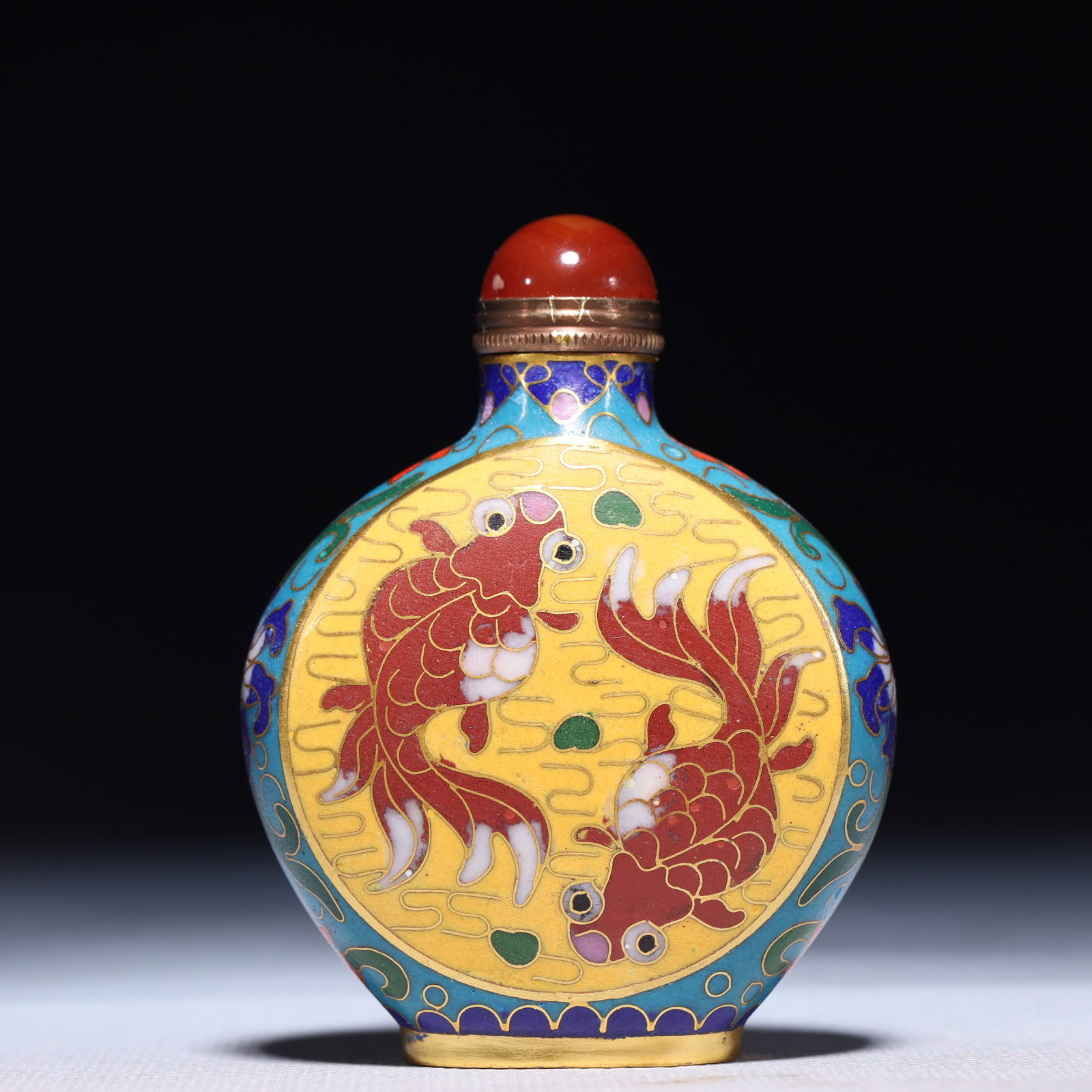 An Exquisite Cloisonne Fish Pattern Snuff Bottle (1 of 8)
