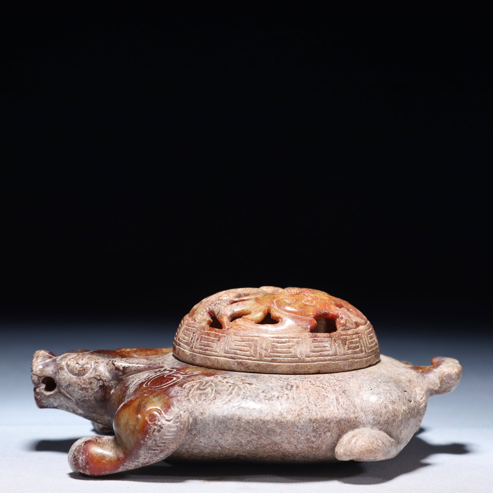 An Archaic Archaic Jade Beast Censer: An Archaic Archaic Jade Beast Censer,Ancient Time,China,Size:5.5inx4.3inx2.4in,Weight:600g 高古玉兽香炉,中国远古时期