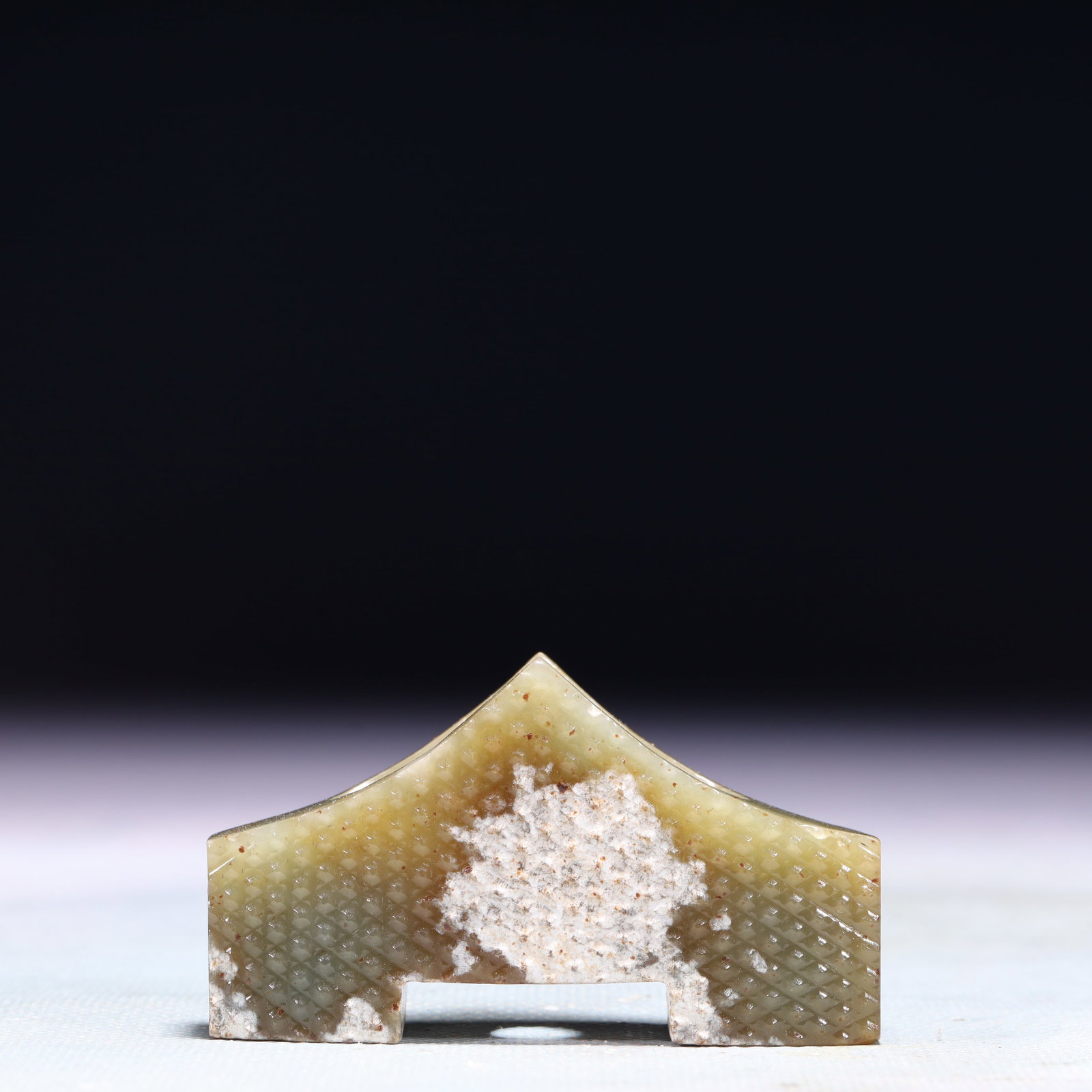 An Exquisite White Jade Ornament: An Exquisite White Jade Ornament,Qing Dynasty,China,Size:2.8inx0.8inx1.6in,Weight:81g 白玉摆件,中国清代