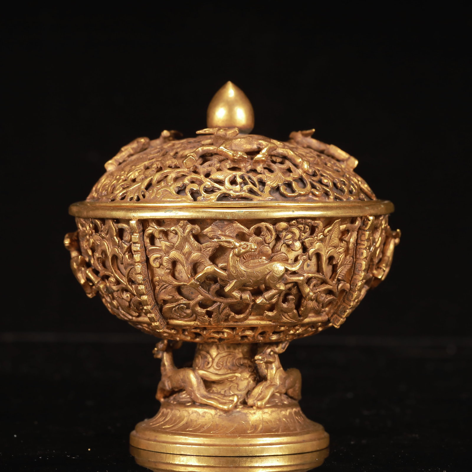 An Exquisite Gilt Bronze Flower and Deer Pattern Jar with Cover: An Exquisite Gilt Bronze Flower and Deer Pattern Jar with Cover,Qing Dynasty, China,Size:5.1inx4.7in,Weight:900g