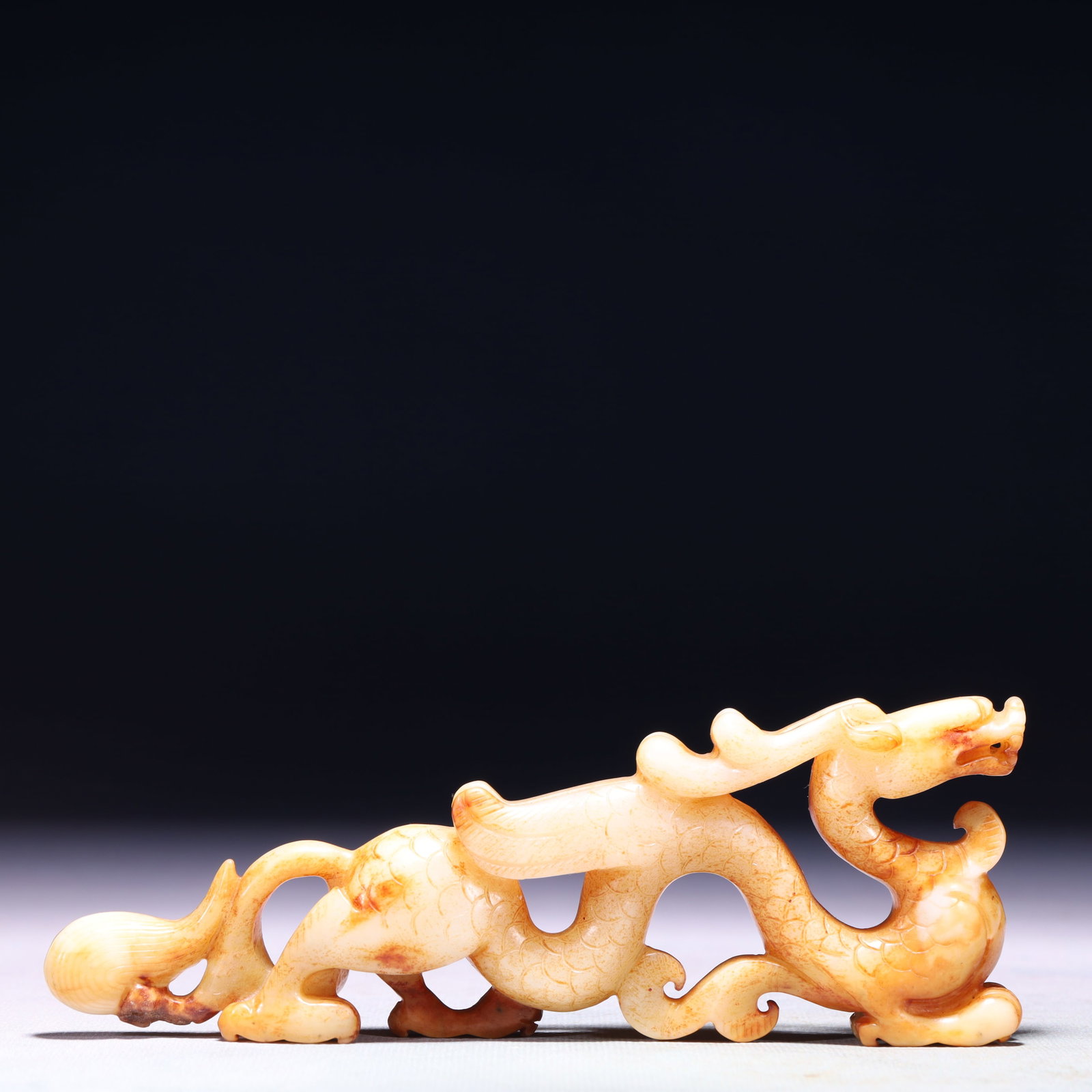 An Exquisite White Jade Dragon Ornament: An Exquisite White Jade Dragon Ornament,Qing Dynasty,China,Size:6.7inx0.6inx2.4in,Weight:219.3g 白玉龙摆件,中国清代