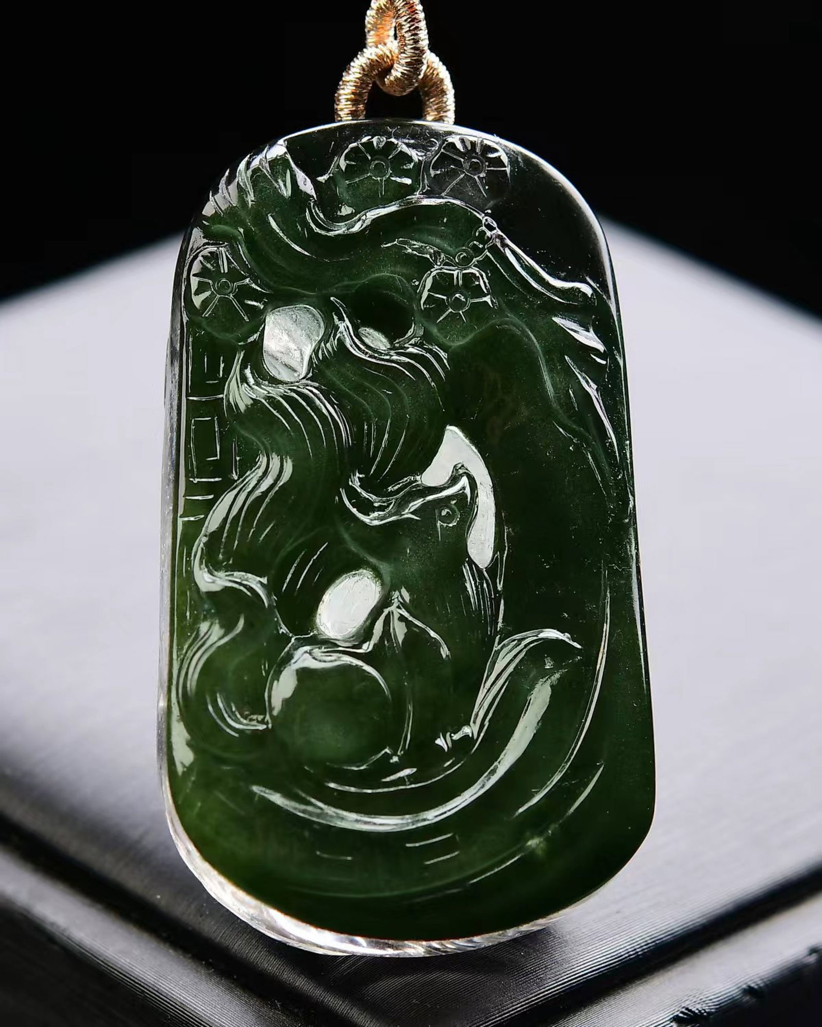 An Exquisite Crystal Nine-Tailed Fox Pattern Pendant (1 of 5)