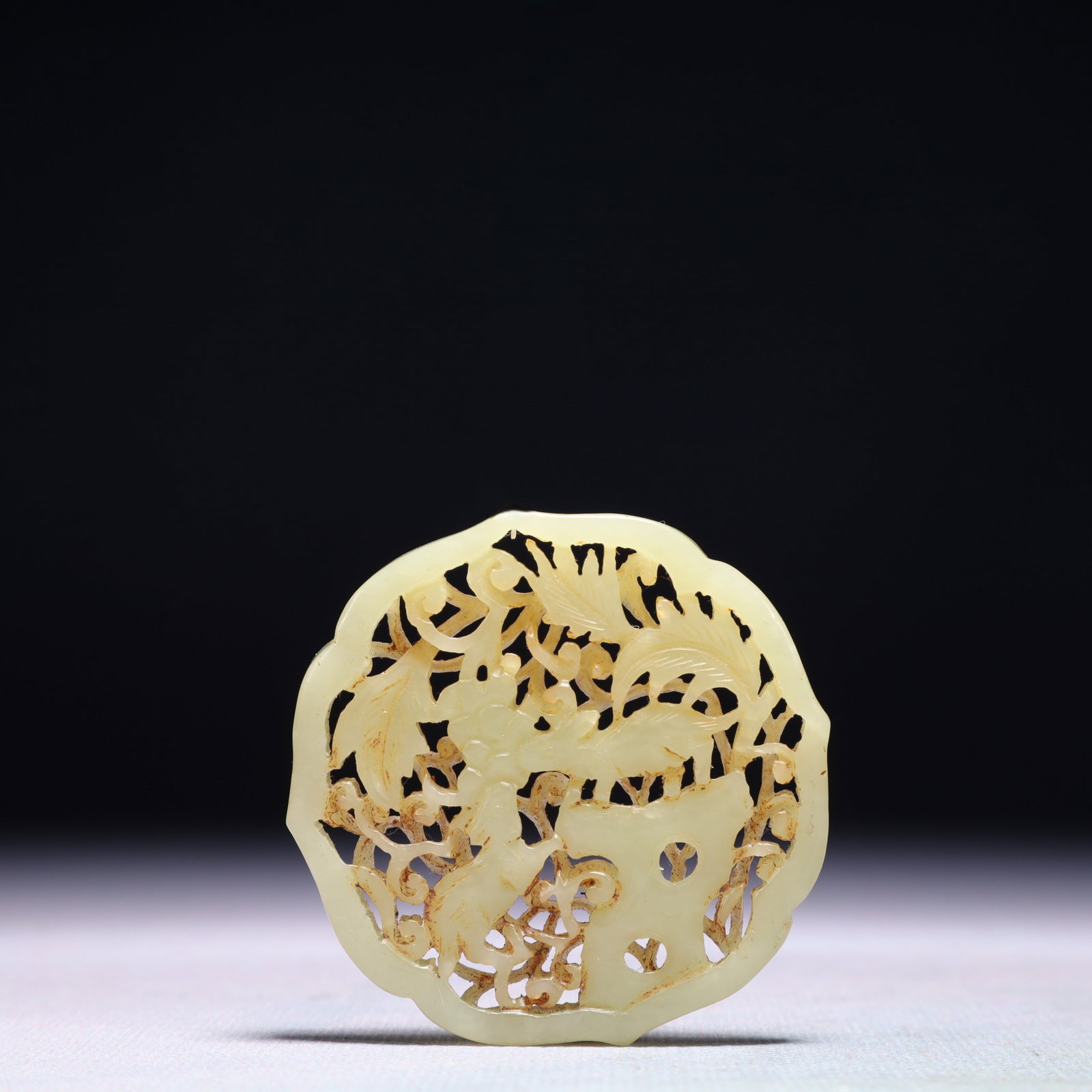 An Exquisite White Jade Mouse Patten Pendant: An Exquisite White Jade Mouse Patten Pendant,Qing Dynasty,China,Size:2.2inx2.2in,Weight:29.3g 白玉鼠纹挂件,中国清代