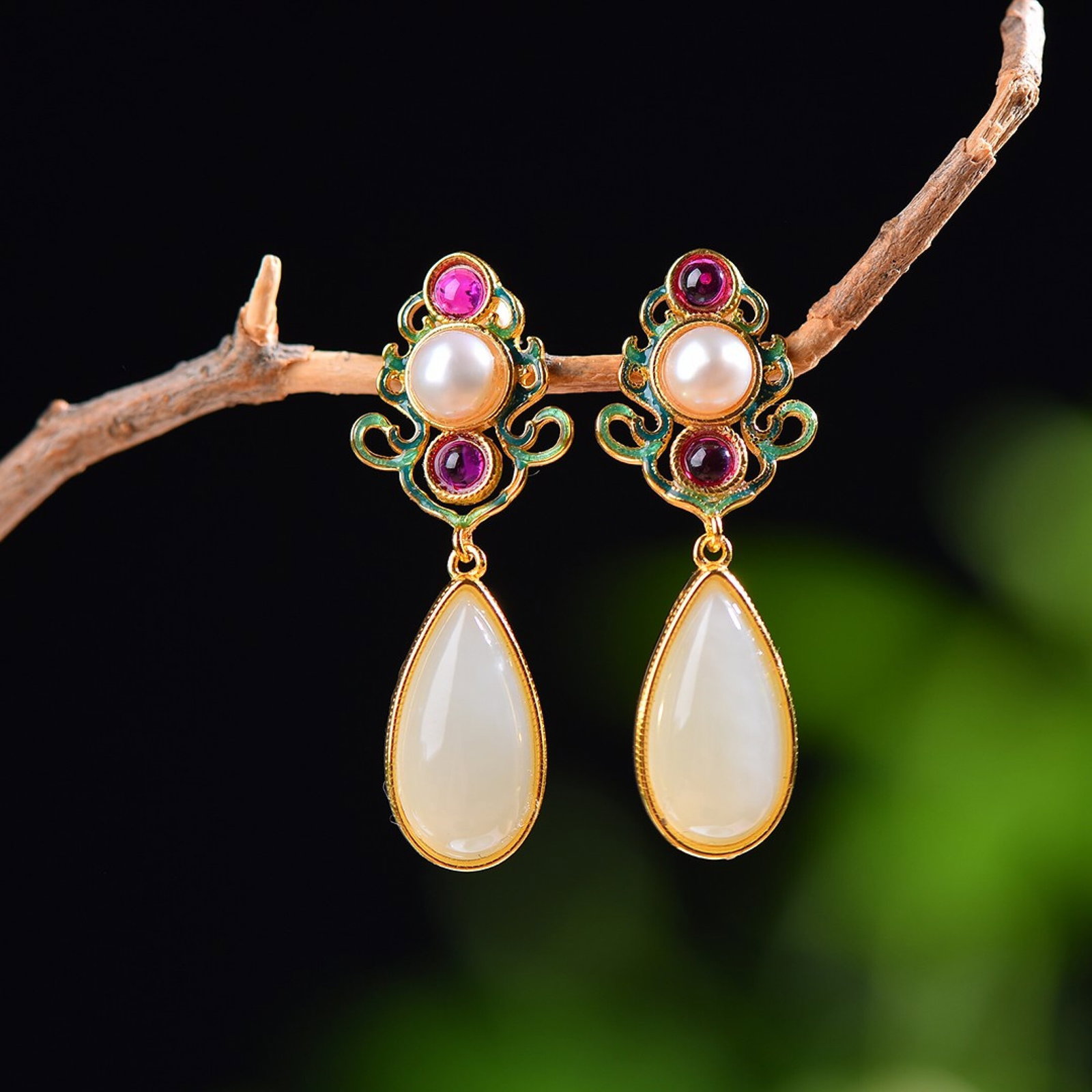 A Pair of Exquisite Sterling Silver-Gold Plated Inlaid White Jade Enamel Earrings,Inlaid Pearls: A Pair of Exquisite Sterling Silver-Gold Plated Inlaid White Jade Enamel Earrings,Inlaid Pearls,Size:8mmx16mm 一对纯银镀金镶白玉珐琅&#