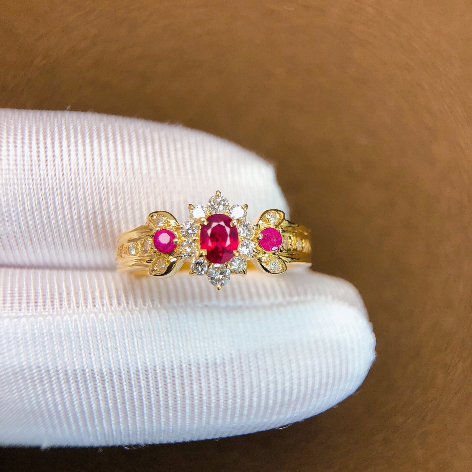 0.4Ctw Sterling Silver-Gold Plated Inlaid Natural Ruby Ring: 0.4Ctw Sterling Silver-Gold Plated Inlaid Natural Ruby Ring,Size:4.3mmx3.4mm 0.4Ctw纯银镀金嵌天然红宝石戒指