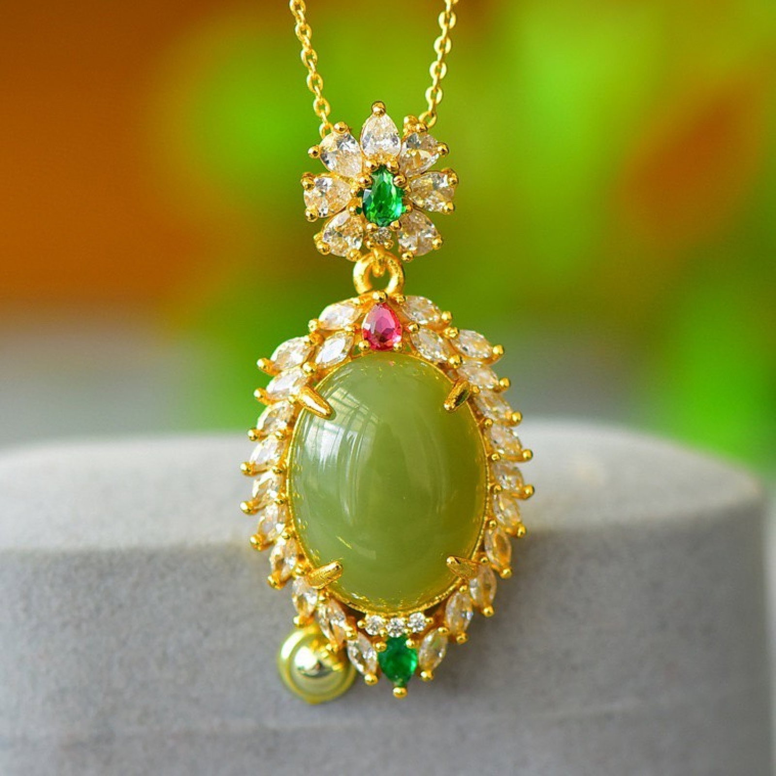 An Exquisite Bronze-Gold Plated Inlaid Green Jade Necklace,Inlaid Diamond: An Exquisite Bronze-Gold Plated Inlaid Green Jade Necklace,Inlaid Diamond,Size:15mmx20mm 铜镀金镶青玉项链,嵌钻石