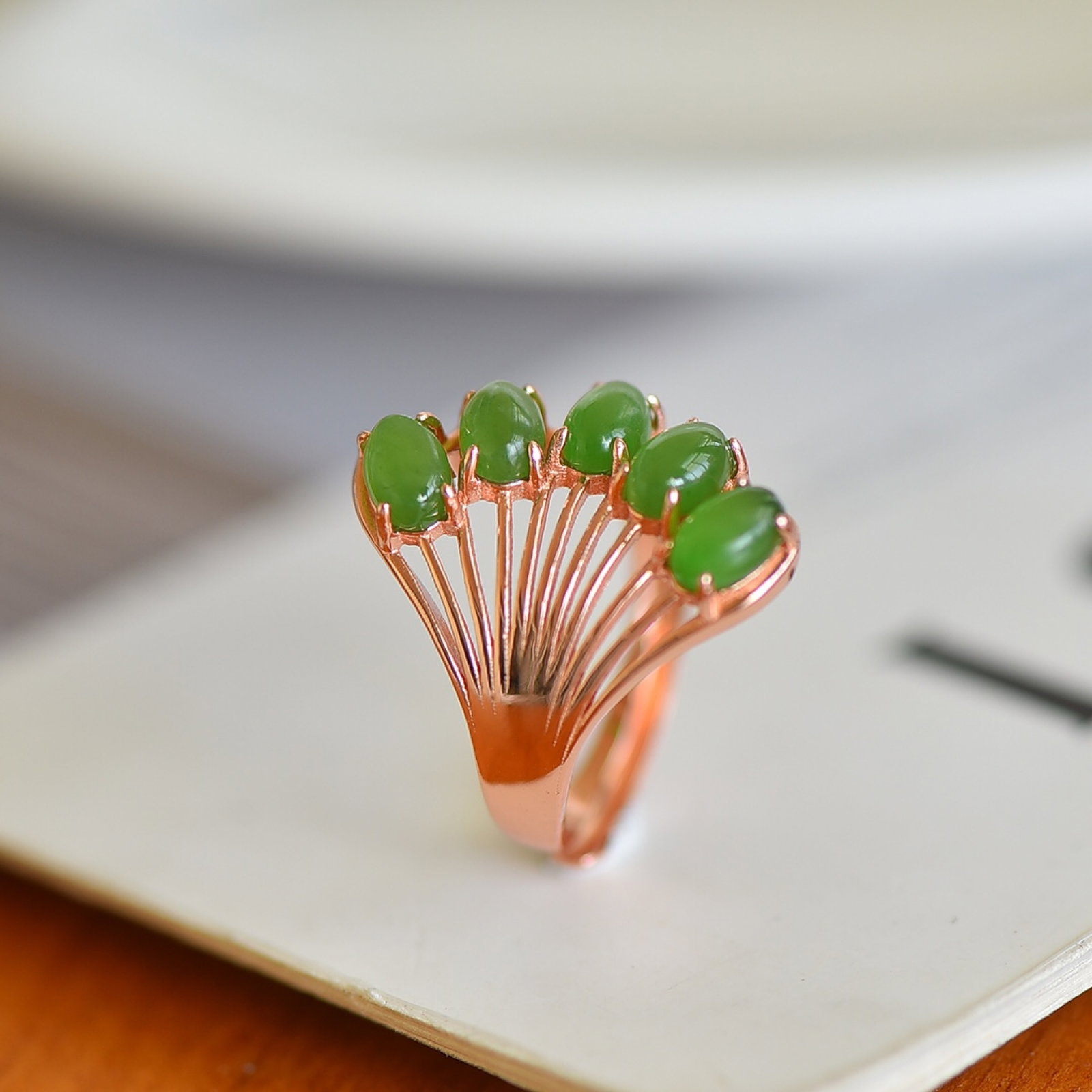An Exquisite Sterling Silver-Gold Plated Inlaid Jasper Ring: An Exquisite Sterling Silver-Gold Plated Inlaid Jasper Ring,Size:4mmx6mm 纯银镀金镶碧玉戒指