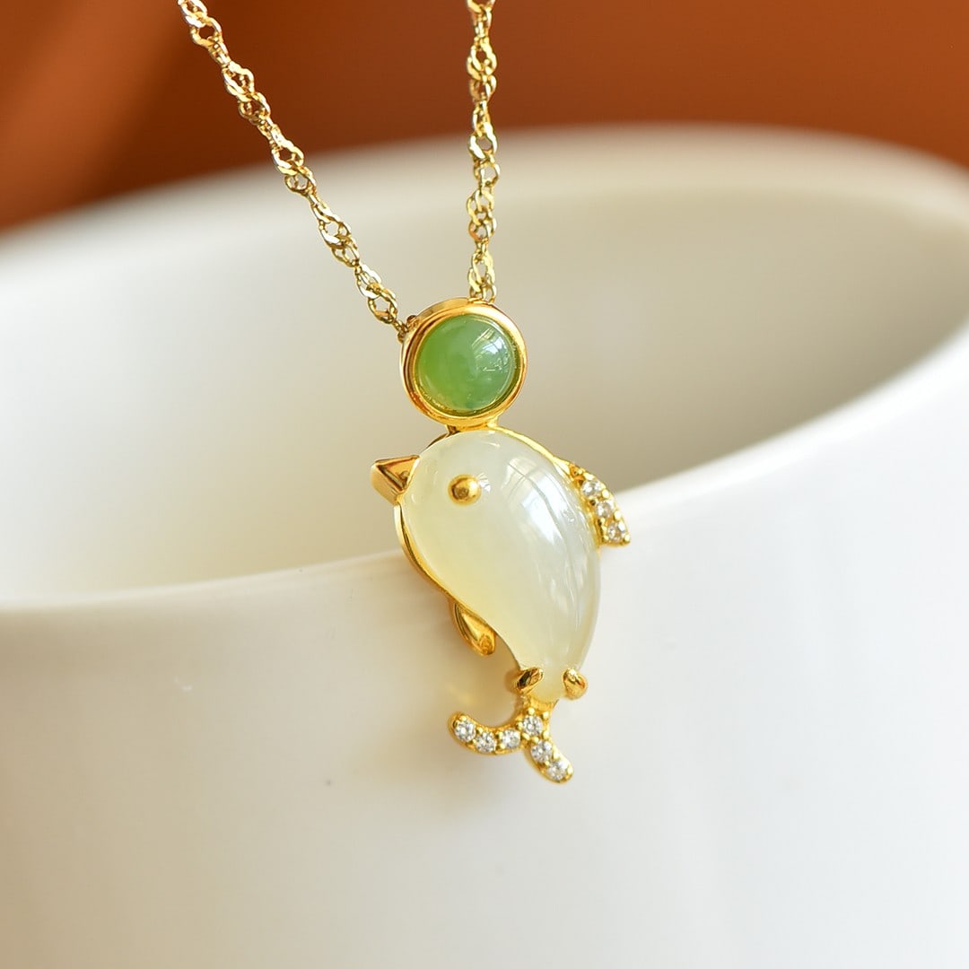 An Exquisite Sterling Silver-Gold Plated Inlaid White Jade Necklace,Inlaid Diamond: An Exquisite Sterling Silver-Gold Plated Inlaid White Jade Necklace,Inlaid Diamond,Size:9mmx15mm 纯银镀金镶白玉项链,