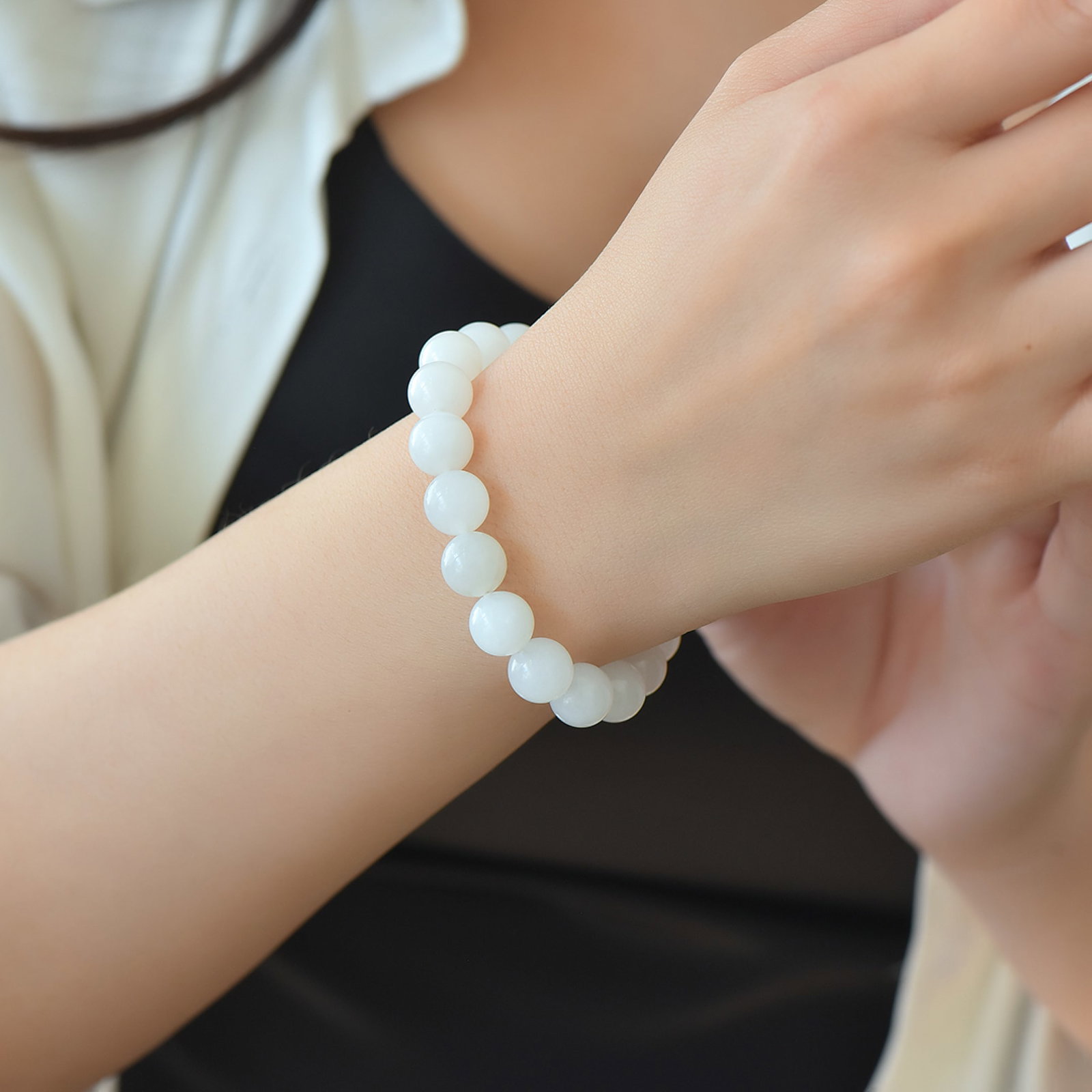 An Exquisite White Jade Bracelets: An Exquisite White Jade Bracelets,Size:10mm 白玉手串