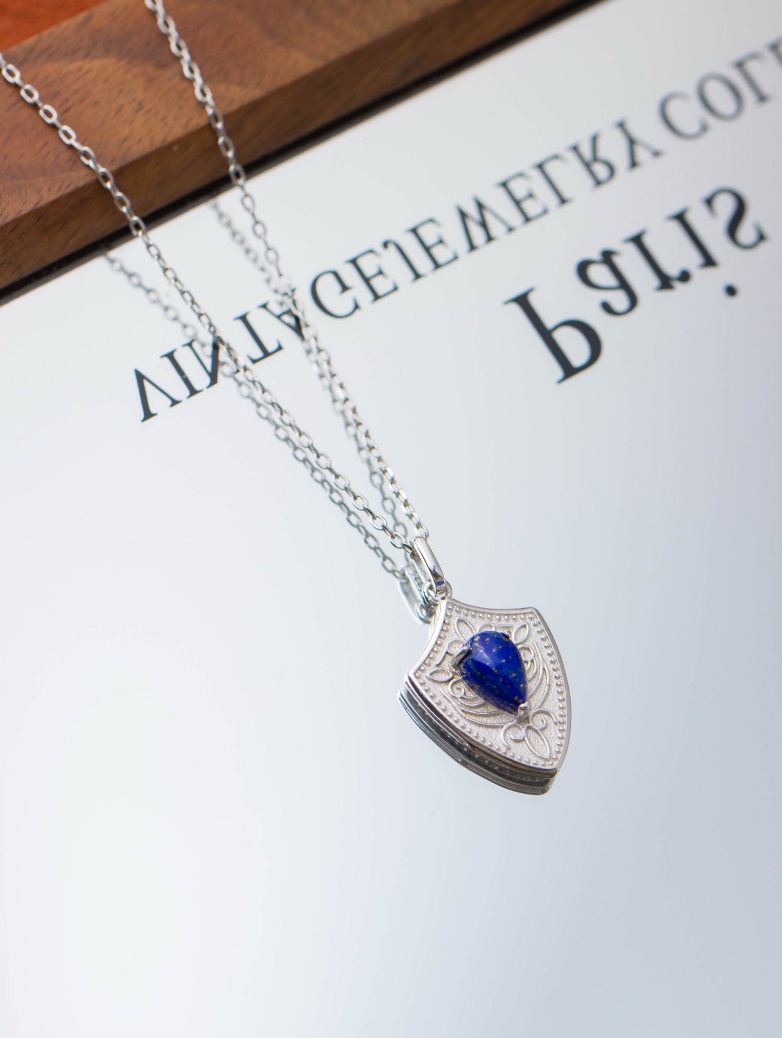 An Exquisite Sterling Silver Inlaid Lapis Lazuli Pendant: An Exquisite Sterling Silver Inlaid Lapis Lazuli Pendant 纯银镶青金石吊坠