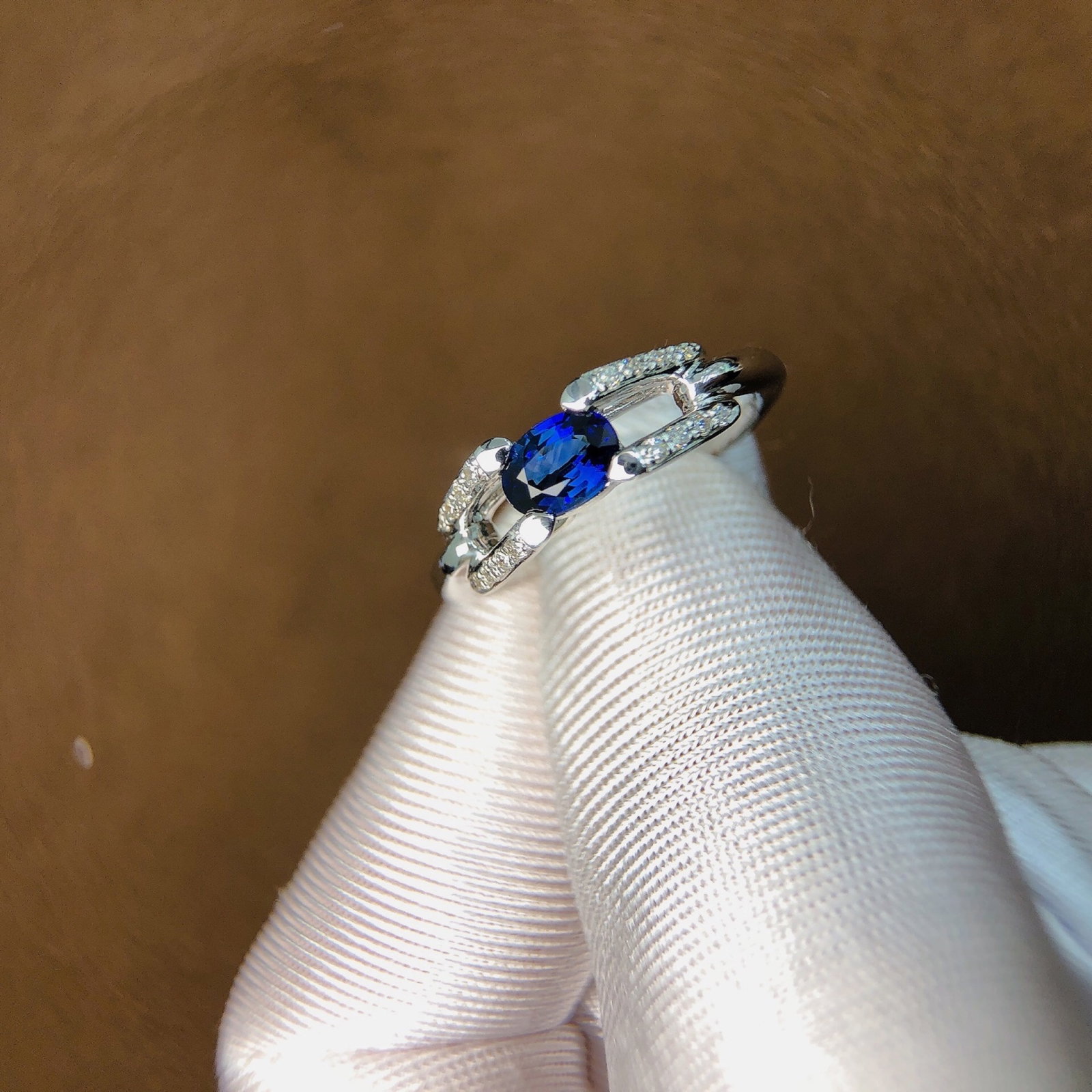 0.59Ctw Sterling Silver Inlaid Natural Sapphire Ring: 0.59Ctw Sterling Silver Inlaid Natural Sapphire Ring,Size:5.8mmx4.5mm 0.59Ctw纯银嵌天然蓝宝石戒指