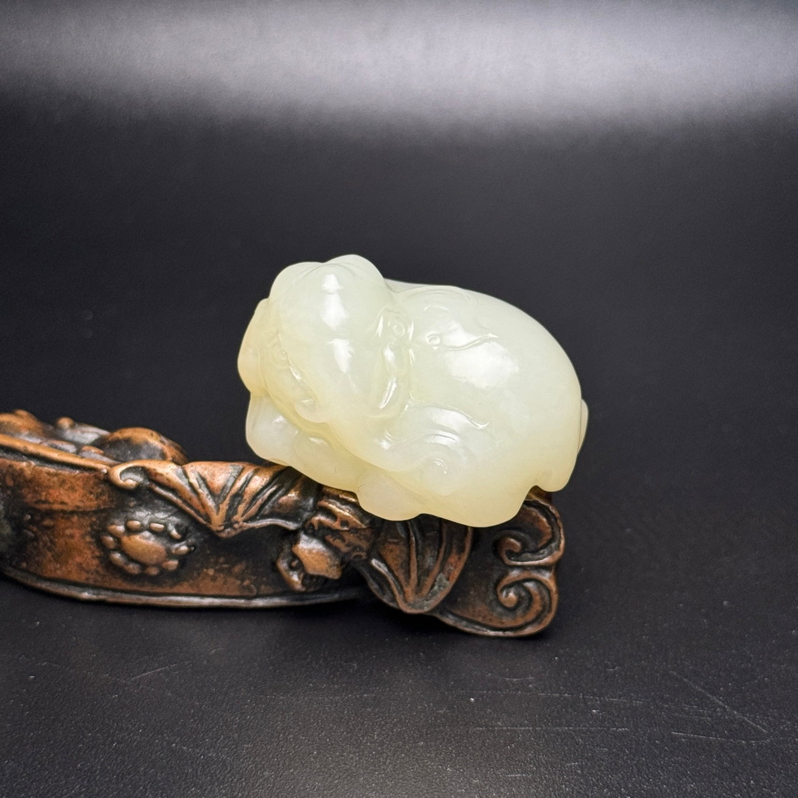 An Exquisite White Jade Elephant Pendant: An Exquisite White Jade Elephant Pendant,Qing Dynasty,China,Size:42mmx30mmx27mm,Weight:54g 白玉大象挂件,中国清代
