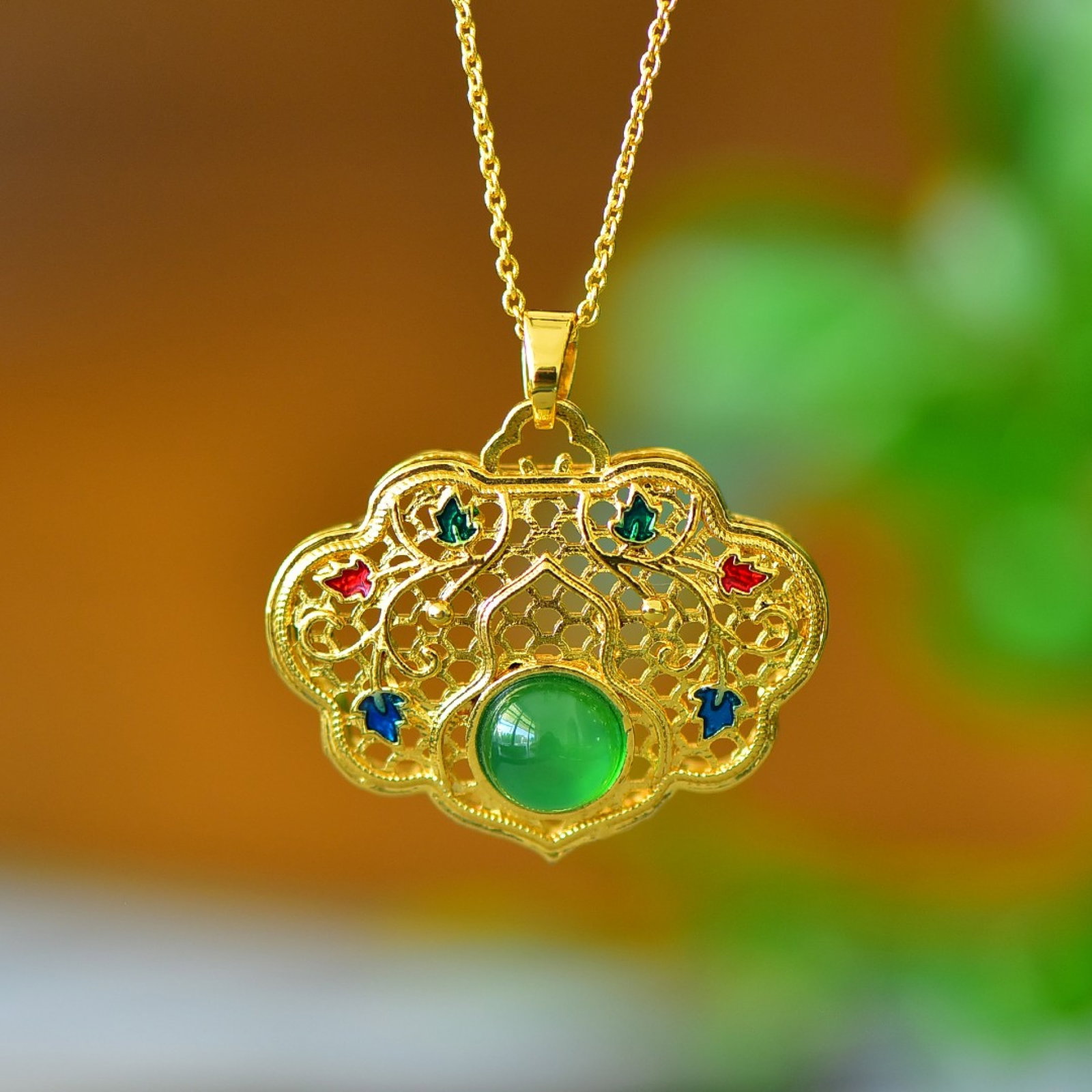 An Exquisite Enamel Pendant: An Exquisite Enamel Pendant,Size:8mmx8mm 珐琅吊坠