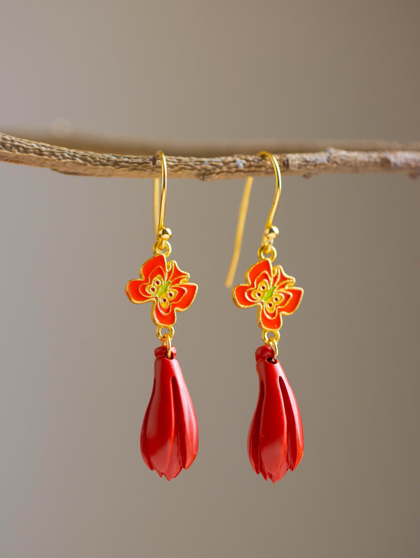 A Pair of Exquisite Sterling Silver-Gold Plated Inlaid Cinnabar Earrings: A Pair of Exquisite Sterling Silver-Gold Plated Inlaid Cinnabar Earrings 一对纯银镀金镶朱砂耳环