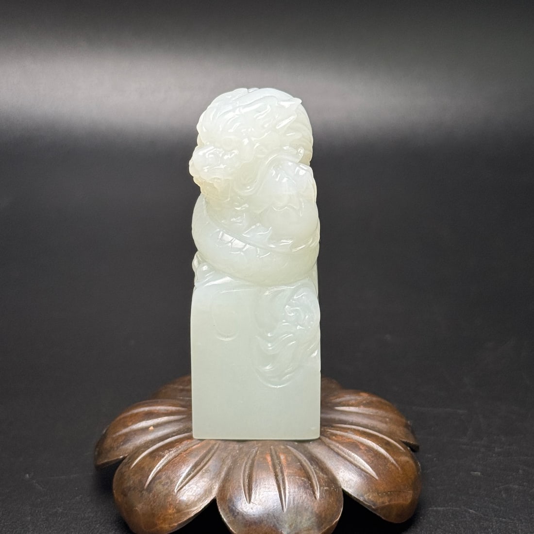 An Exquisite White Jade Dragon Pattern Seal (1 of 7)