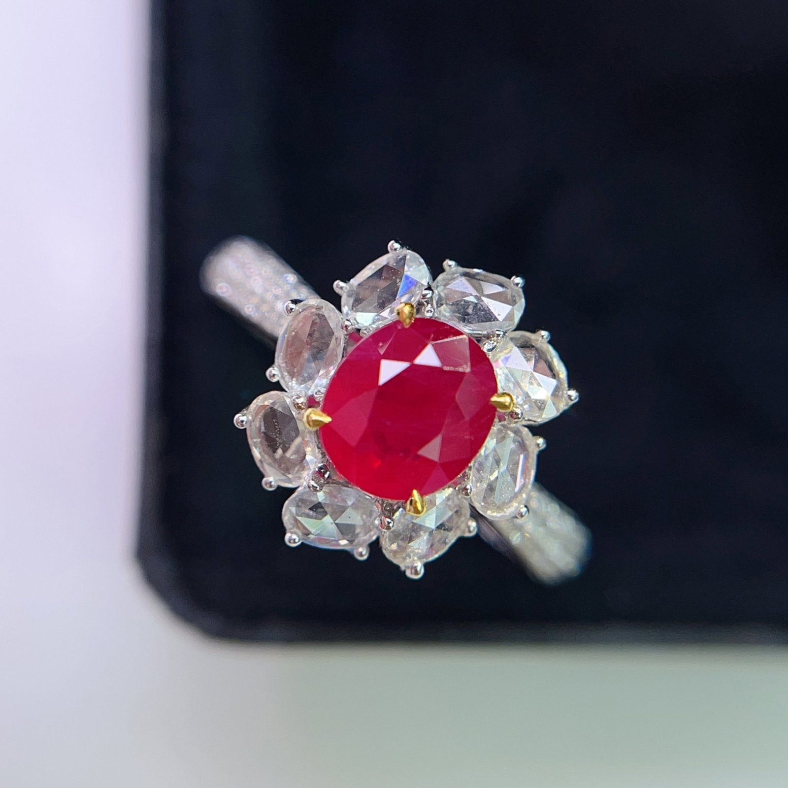 A Exquisite 18k Gold Inlaid 1.25ct Natural Ruby and 0.728ct Diamond Ring: A Exquisite 18k Gold Inlaid 1.25ct Natural Ruby and 0.728ct Diamond Ring,Total Weight:3.80g 18k金镶 1.25ct 天然红宝石和 0.728ct